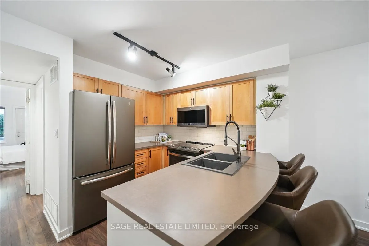 208 Niagara Street, #73