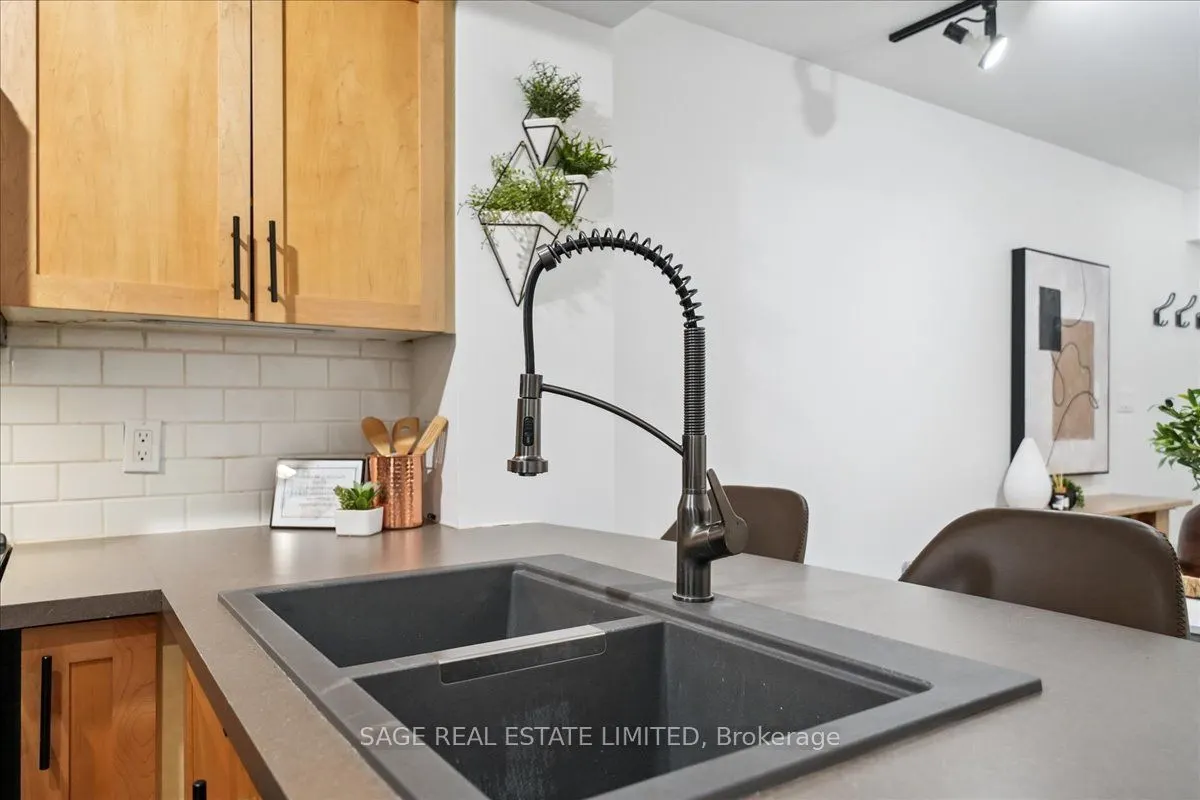 208 Niagara Street, #73