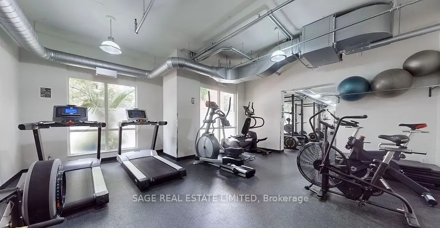 208 Niagara Street, #73