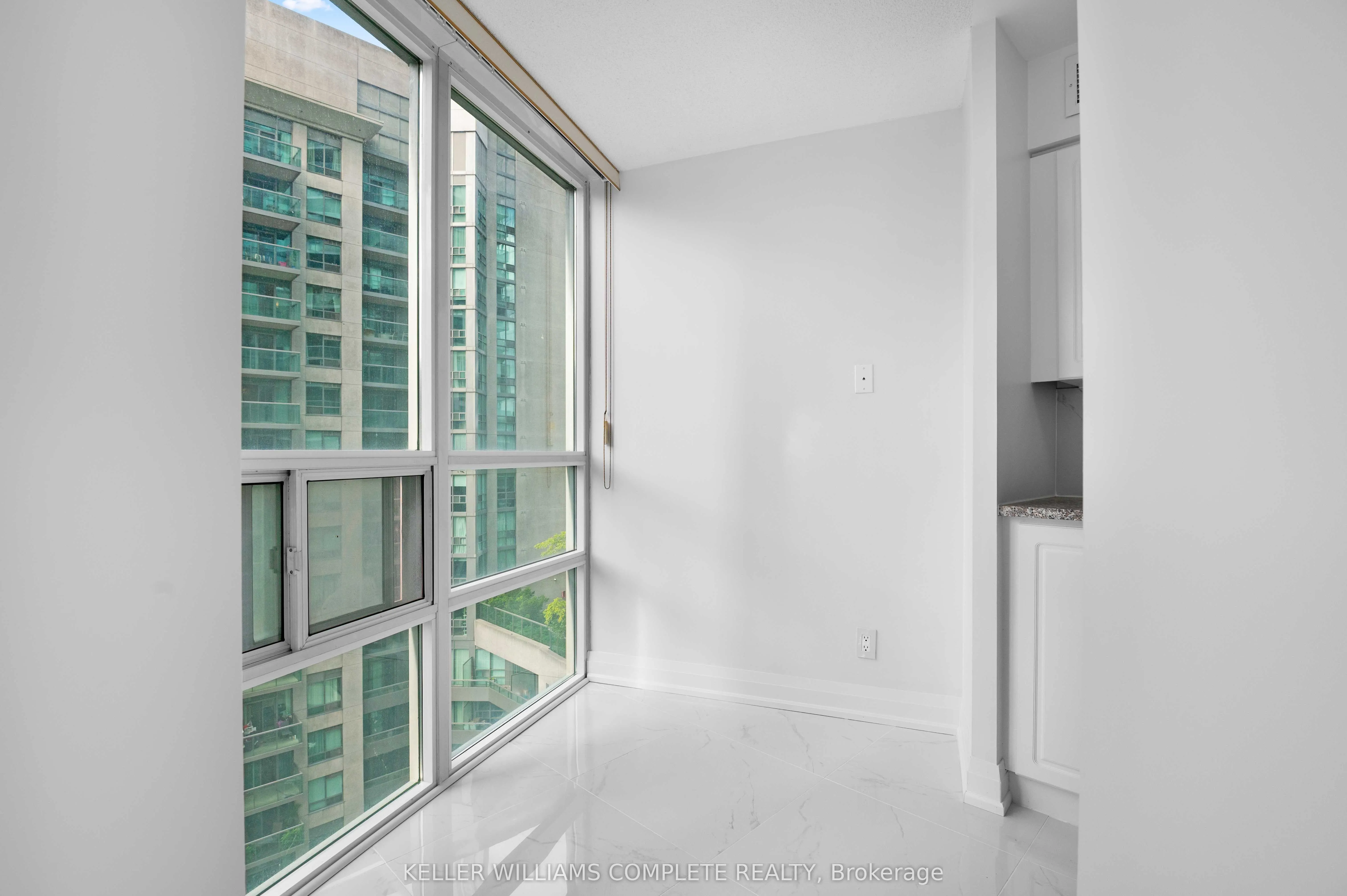 30 GRAND TRUNK Crescent SW, #1110