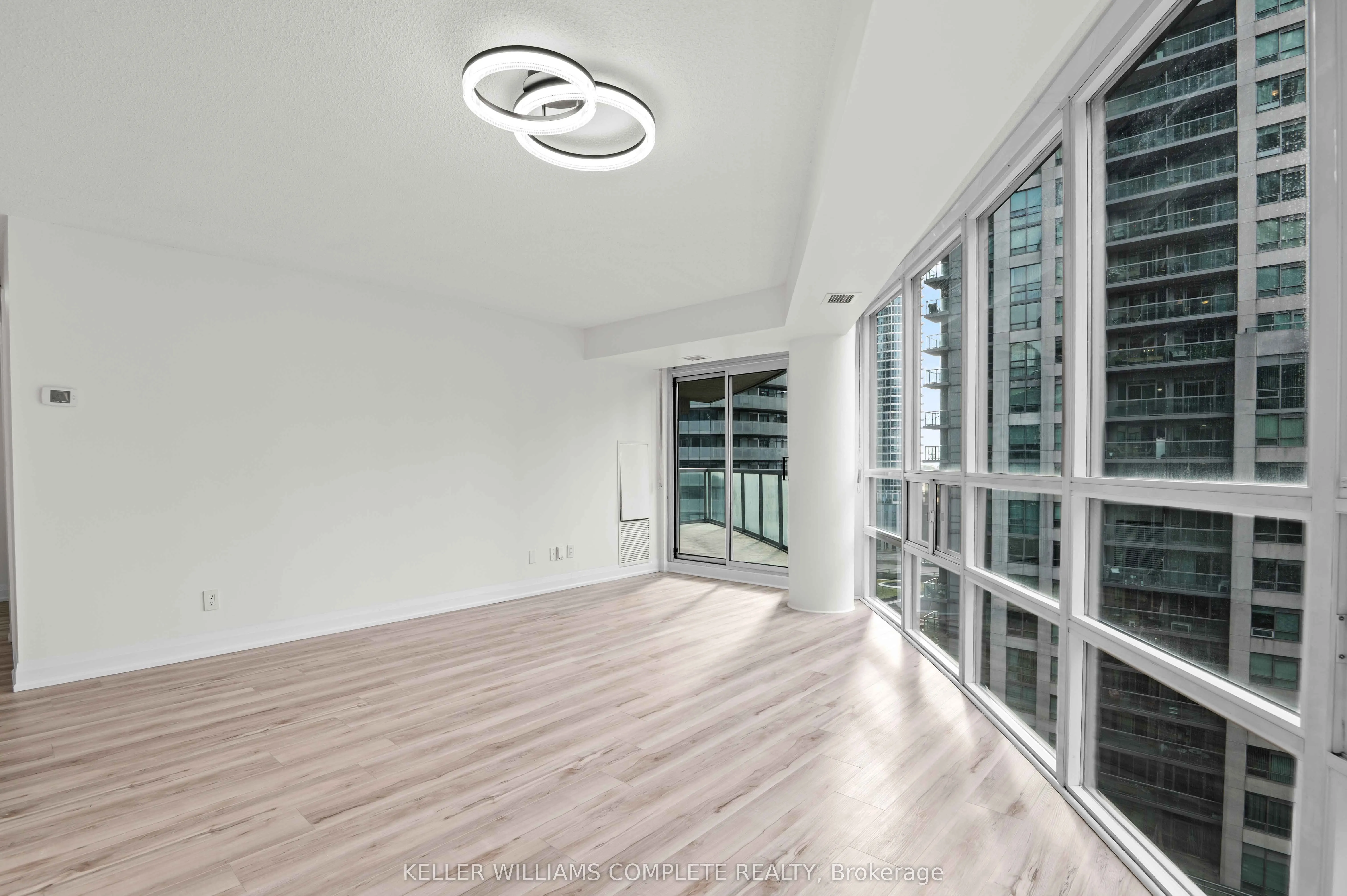 30 GRAND TRUNK Crescent SW, #1110