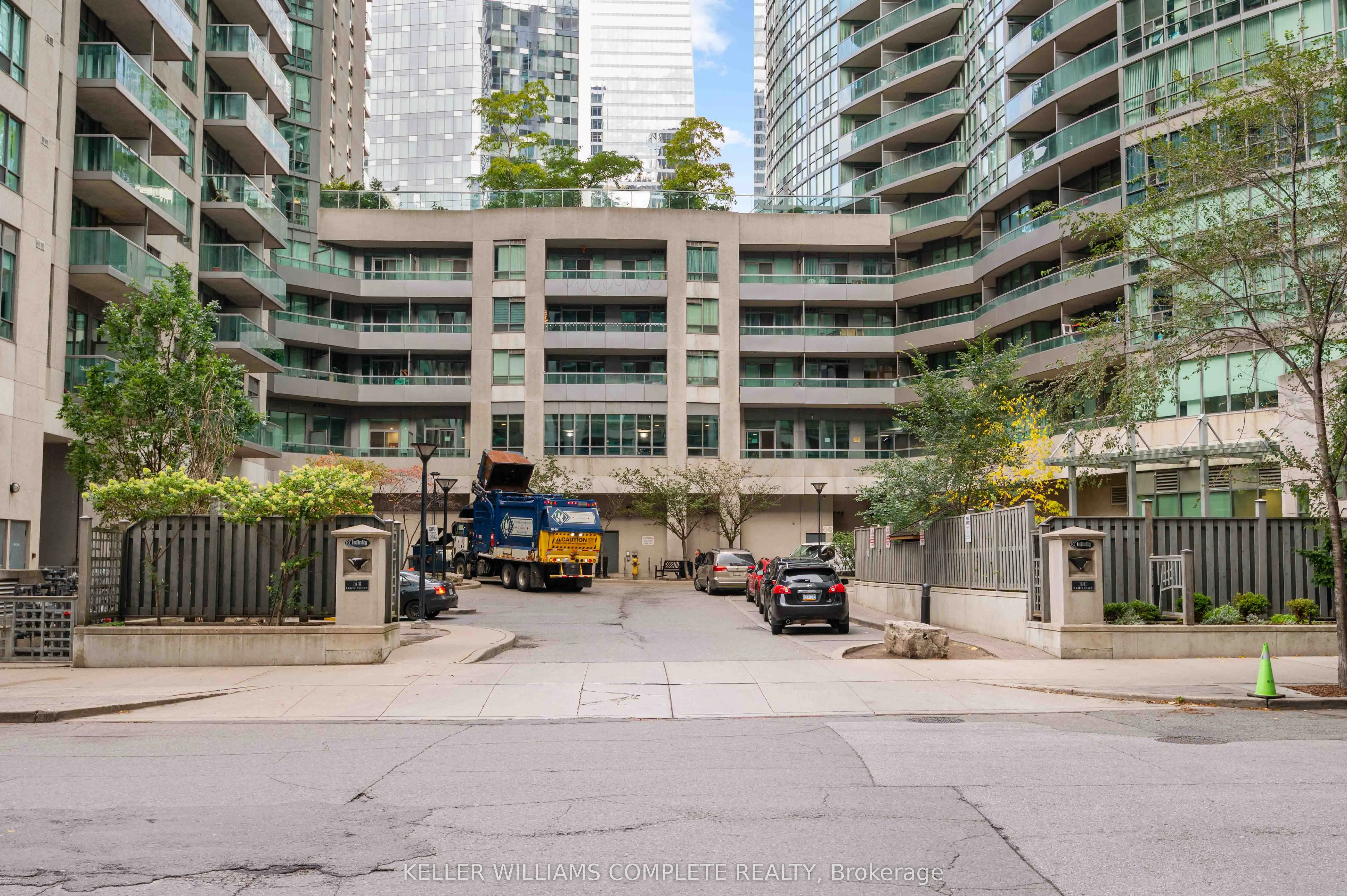 30 GRAND TRUNK Crescent SW, #1110
