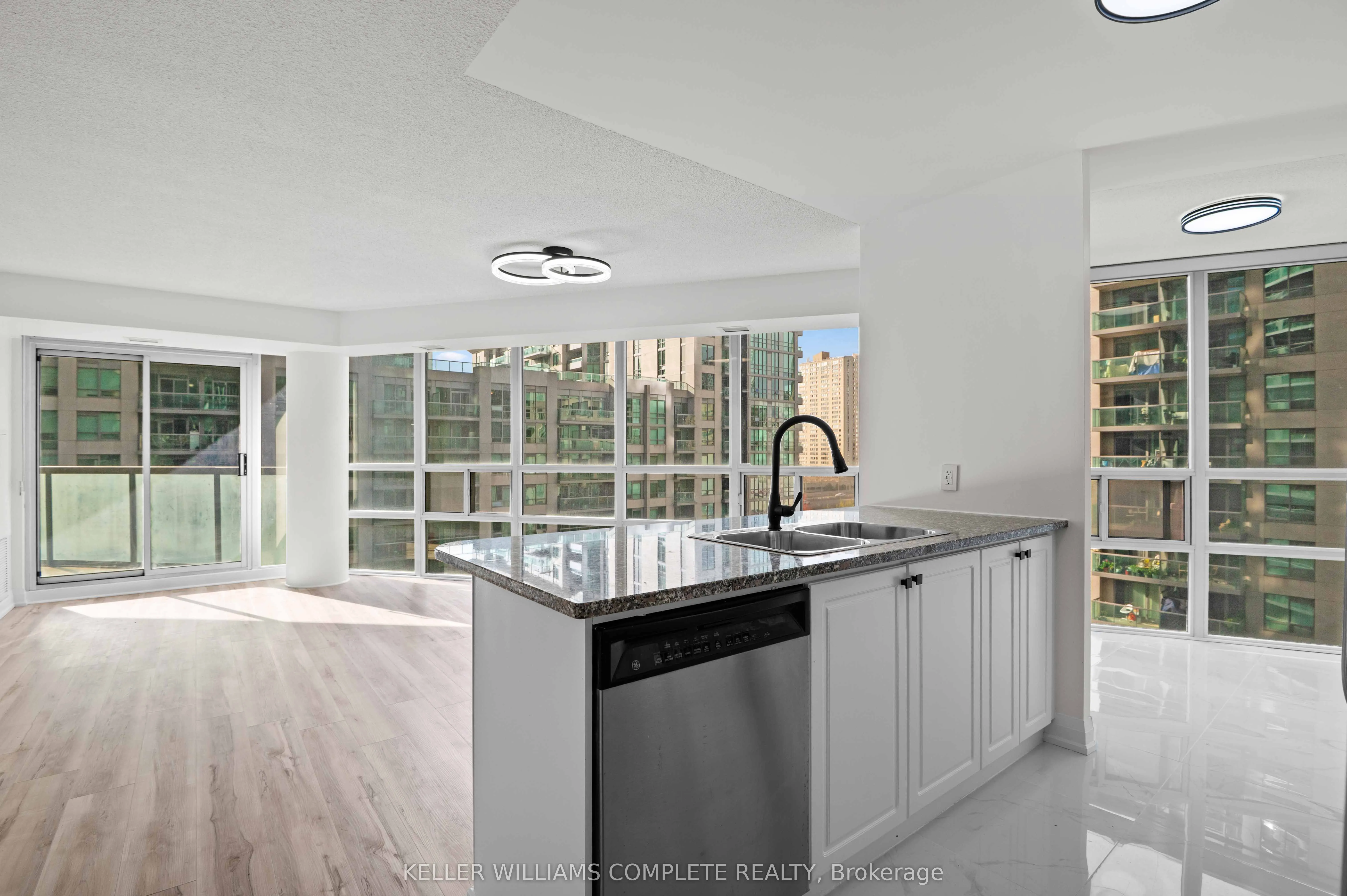 30 GRAND TRUNK Crescent SW, #1110