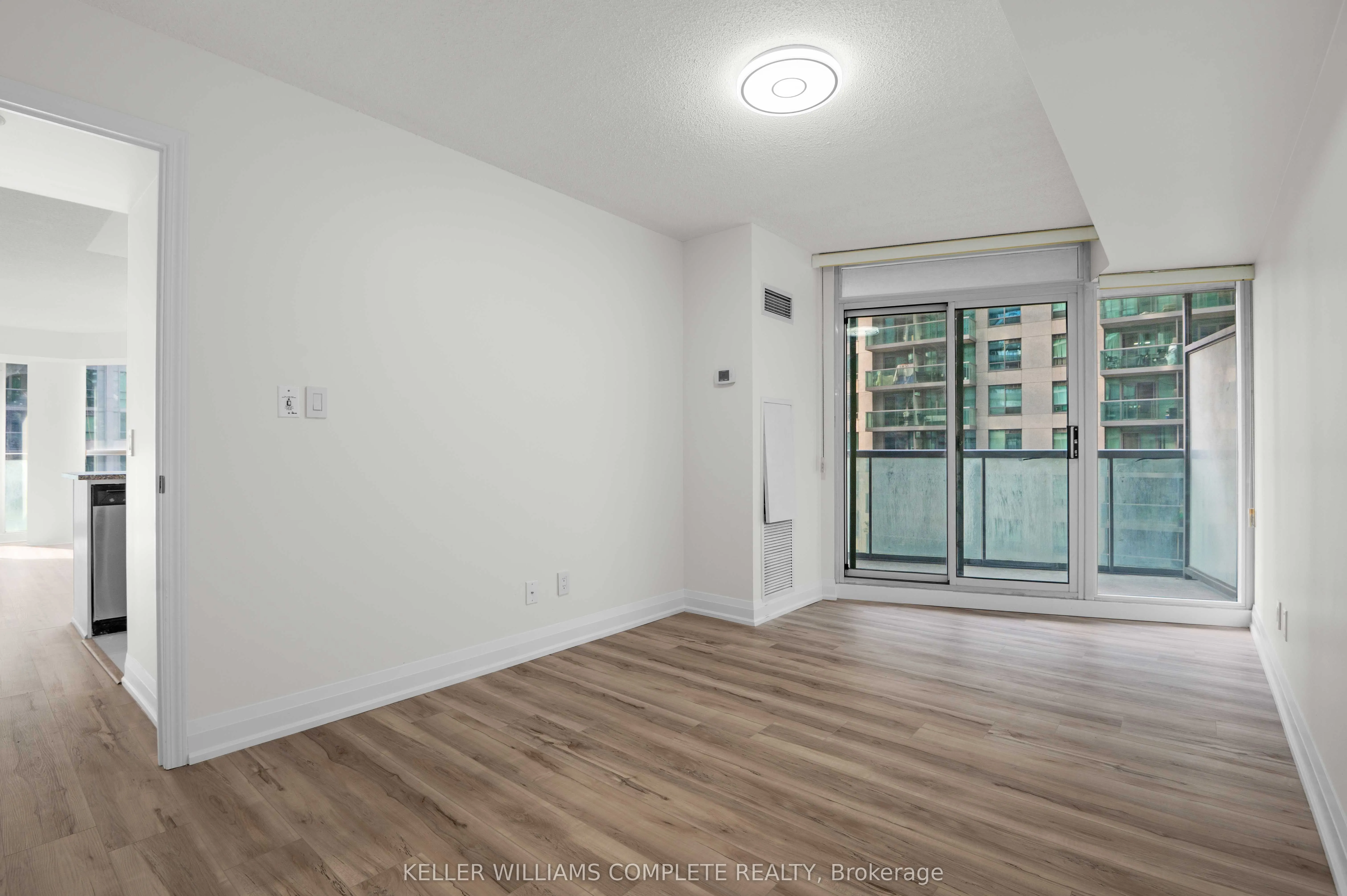 30 GRAND TRUNK Crescent SW, #1110