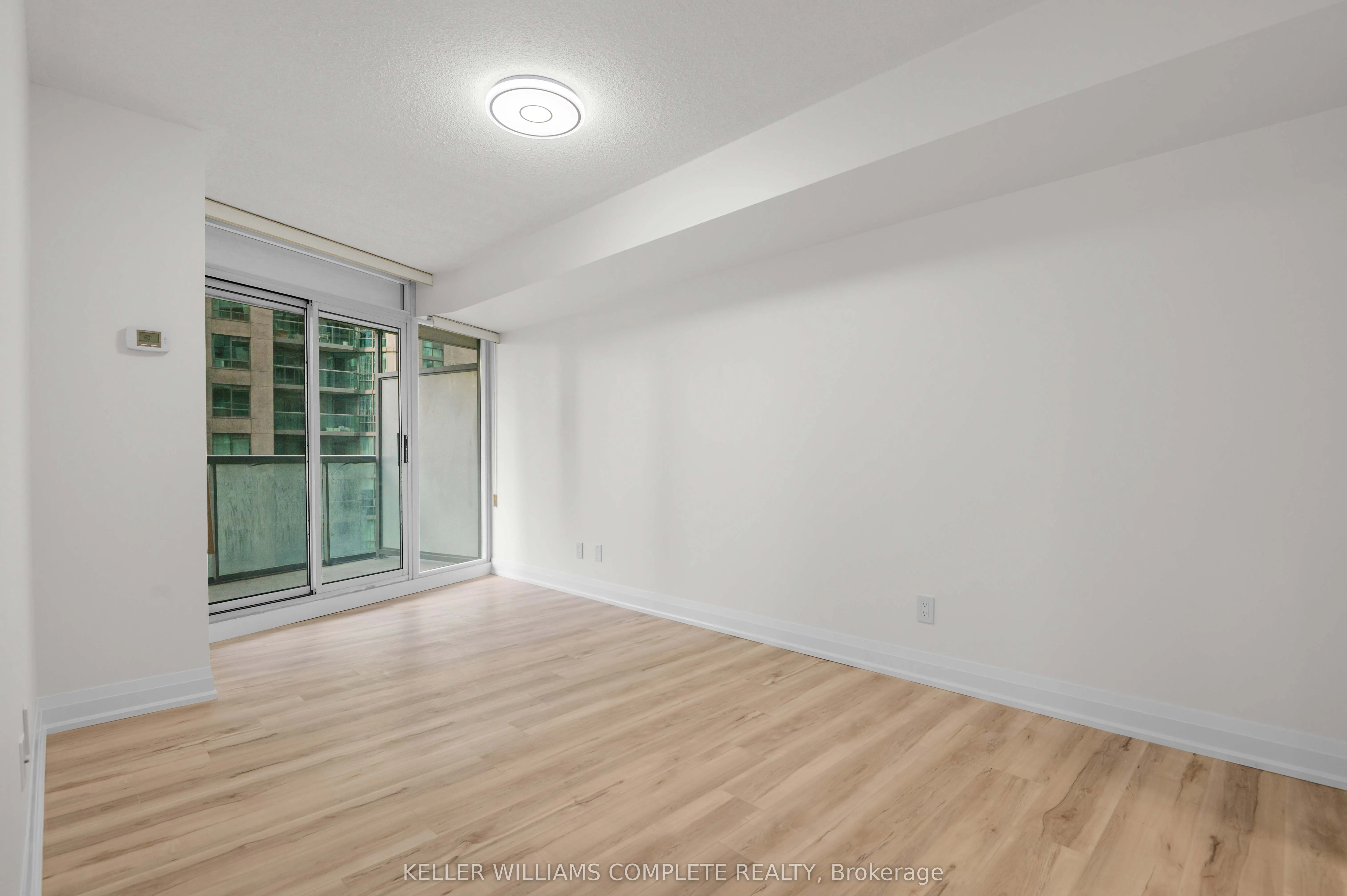 30 GRAND TRUNK Crescent SW, #1110