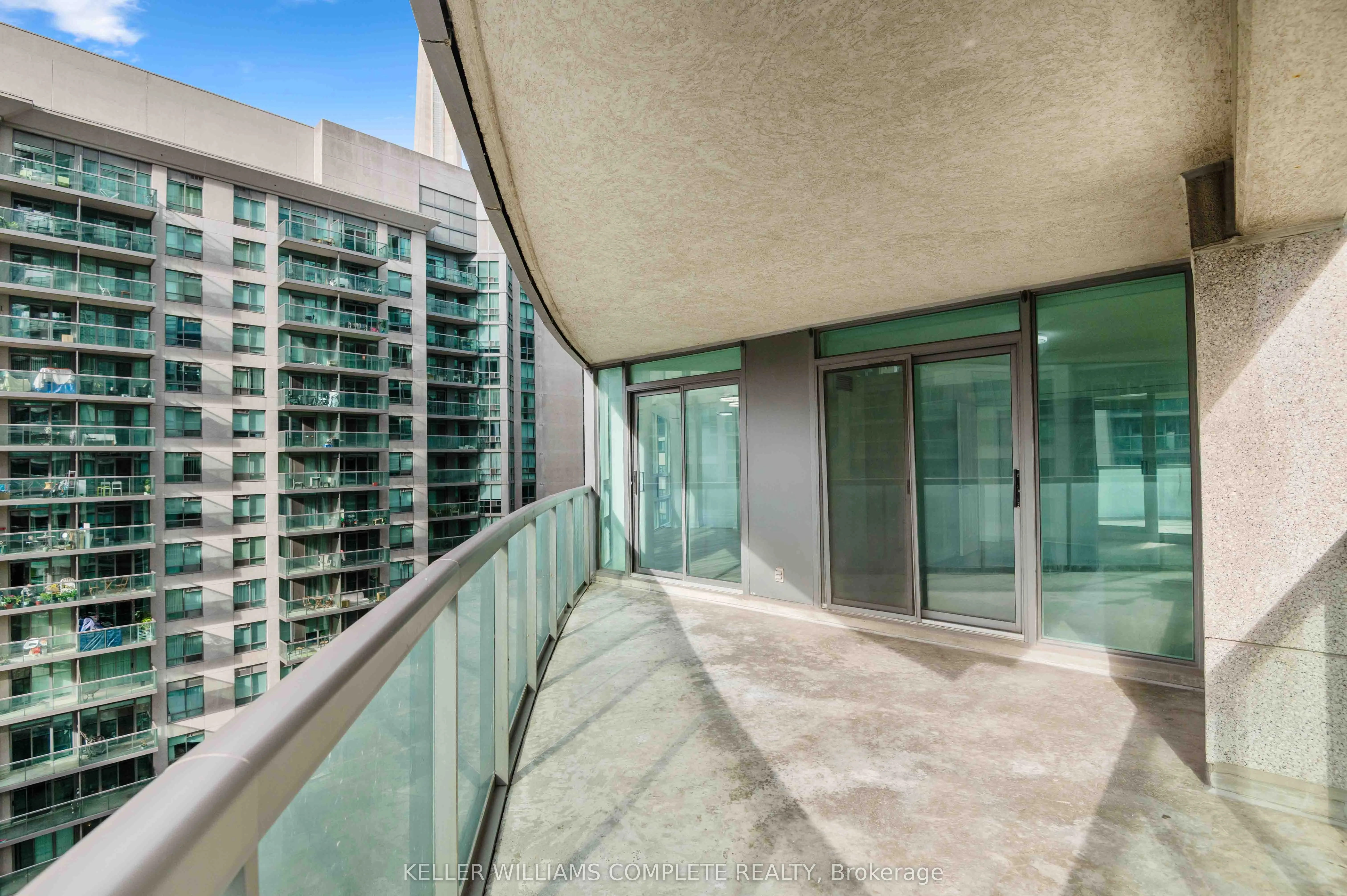 30 GRAND TRUNK Crescent SW, #1110