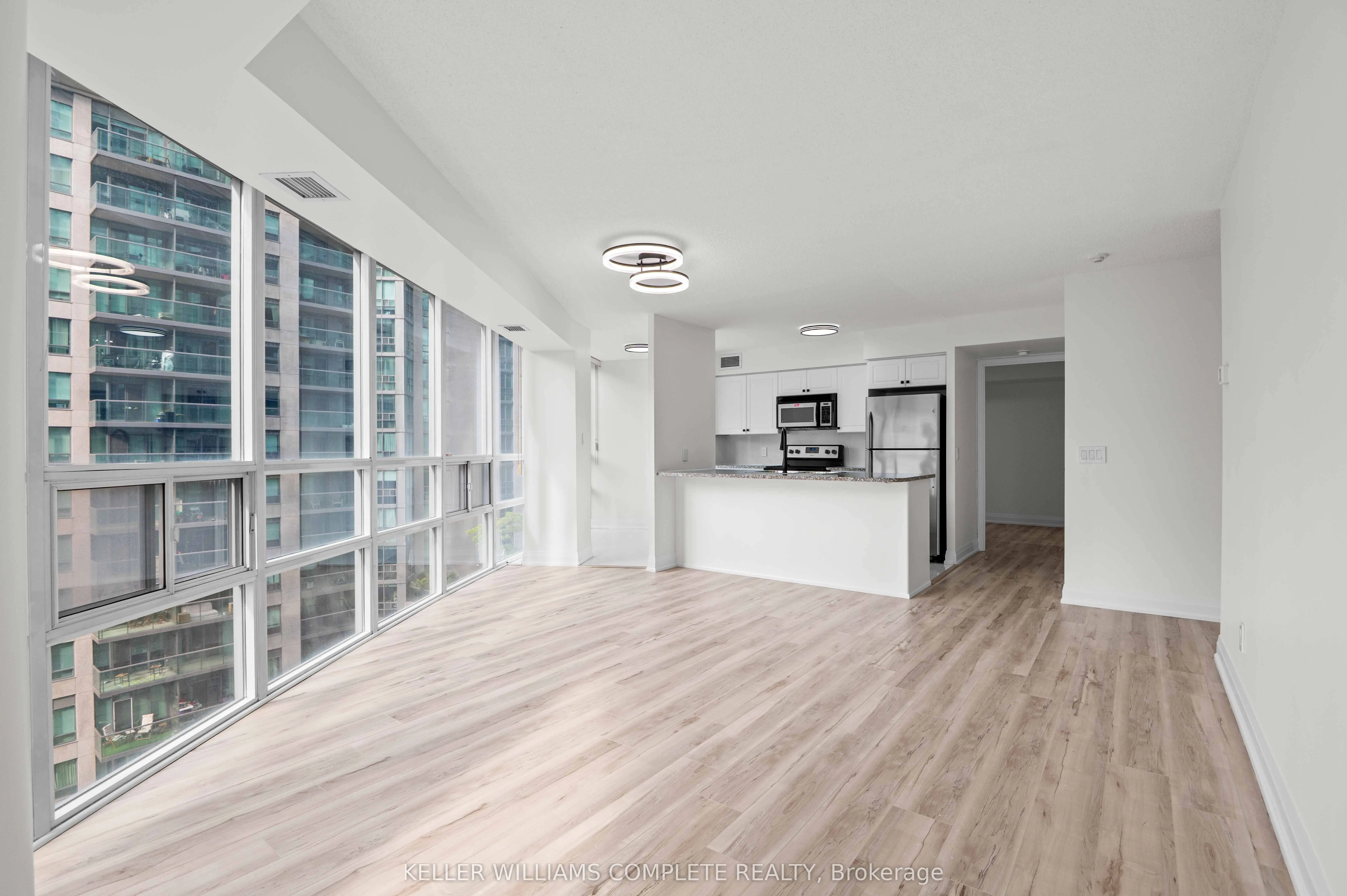 30 GRAND TRUNK Crescent SW, #1110