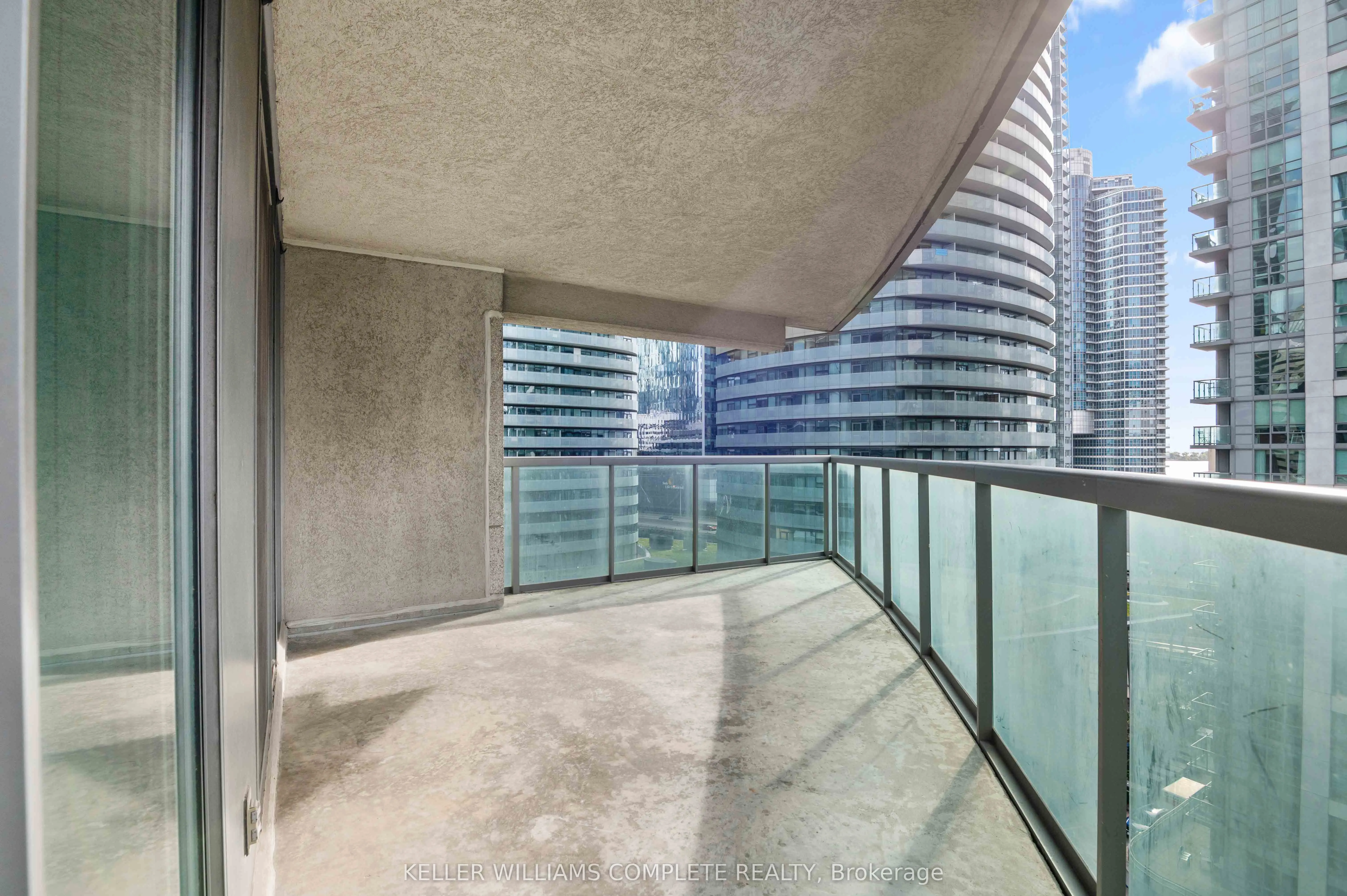 30 GRAND TRUNK Crescent SW, #1110