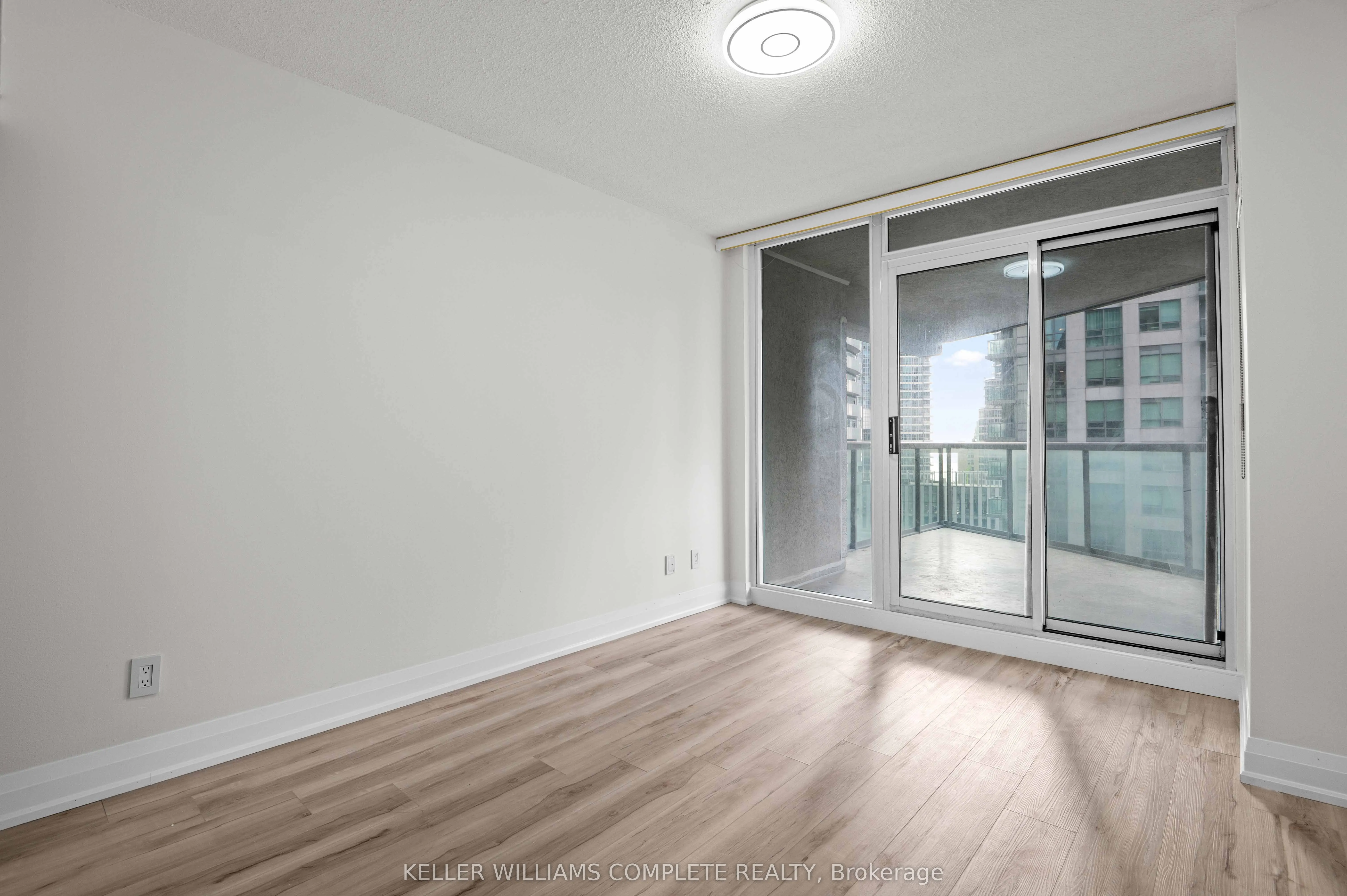 30 GRAND TRUNK Crescent SW, #1110