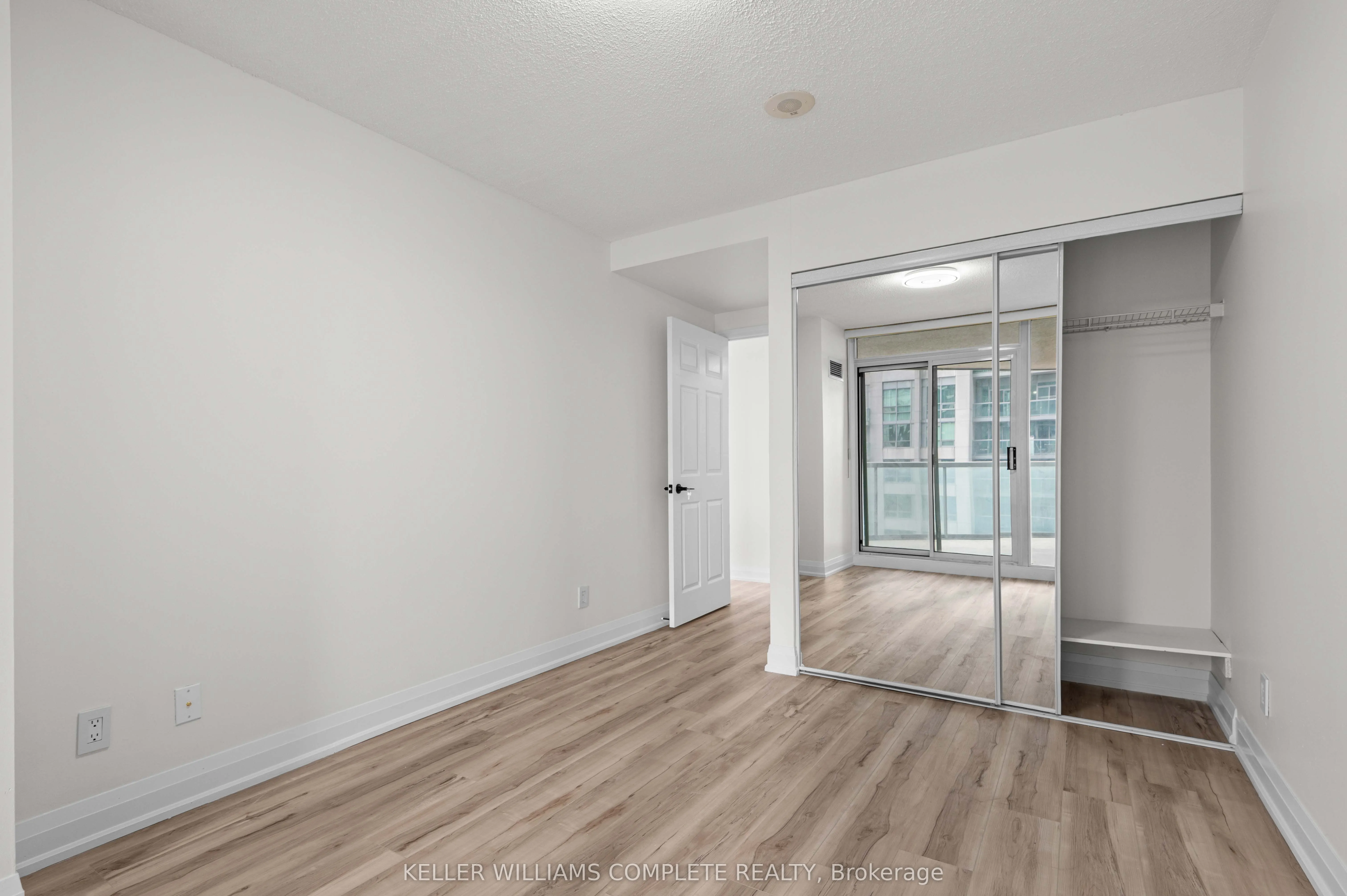 30 GRAND TRUNK Crescent SW, #1110