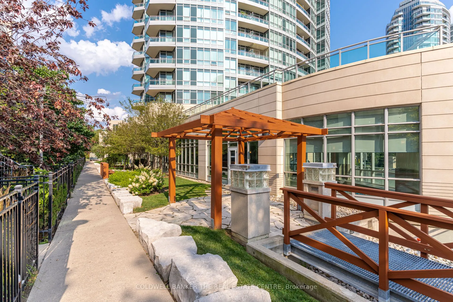 18 Holmes Avenue, #310