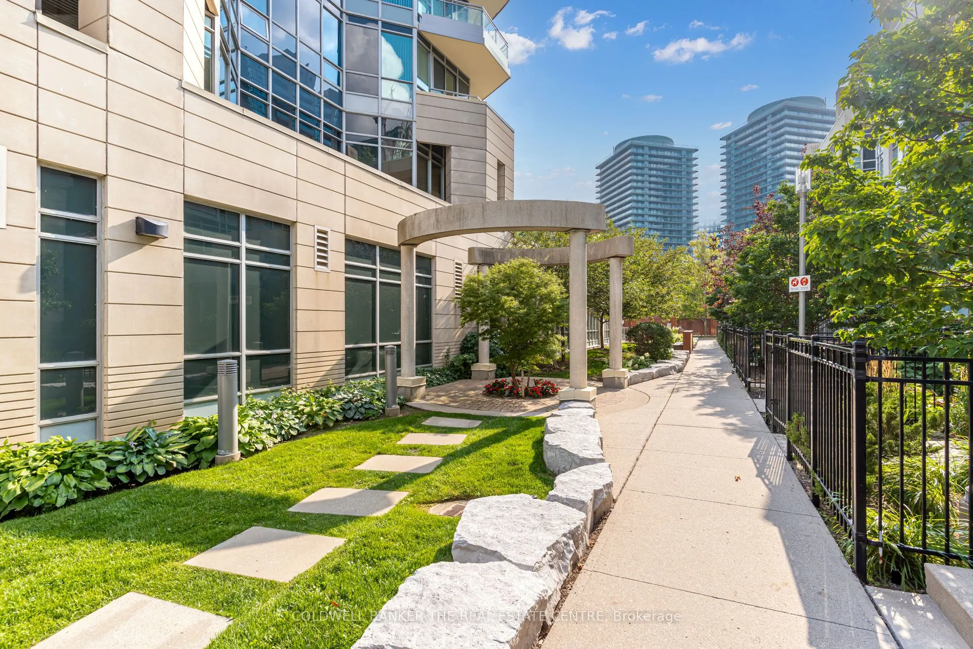 18 Holmes Avenue, #310