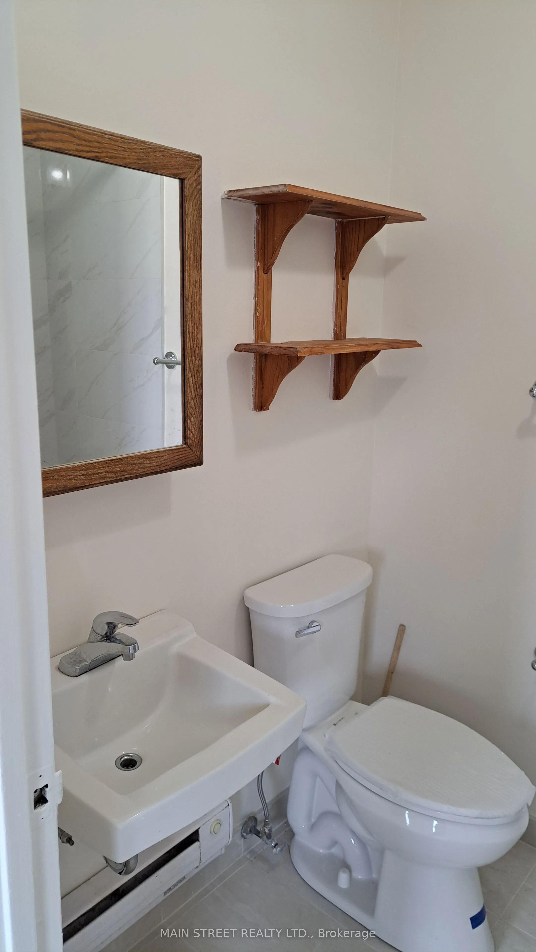 2588A Yonge Street, #6