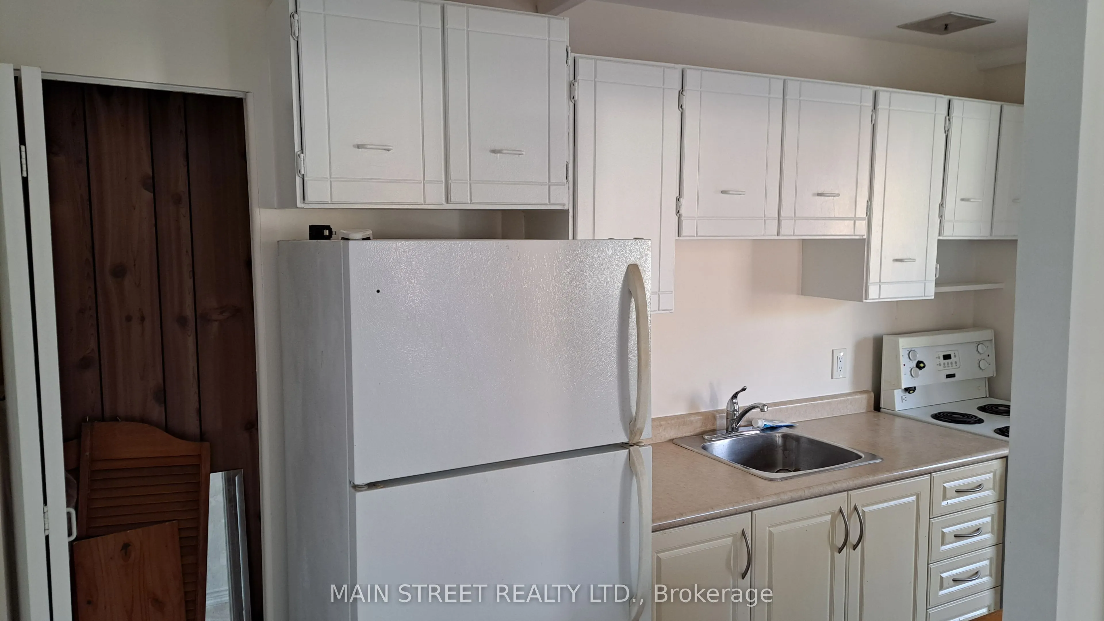 2588A Yonge Street, #6