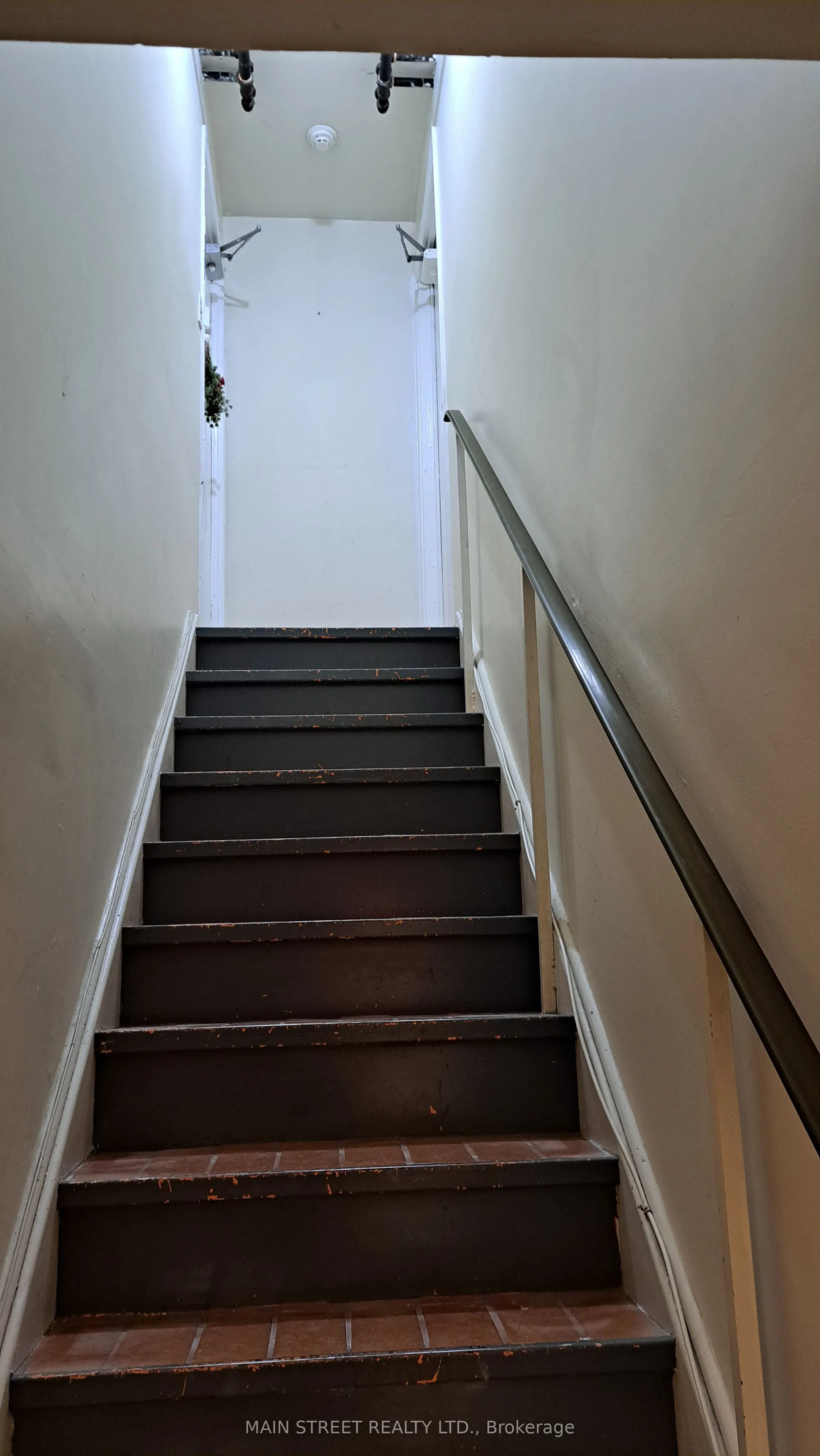 2588A Yonge Street, #6