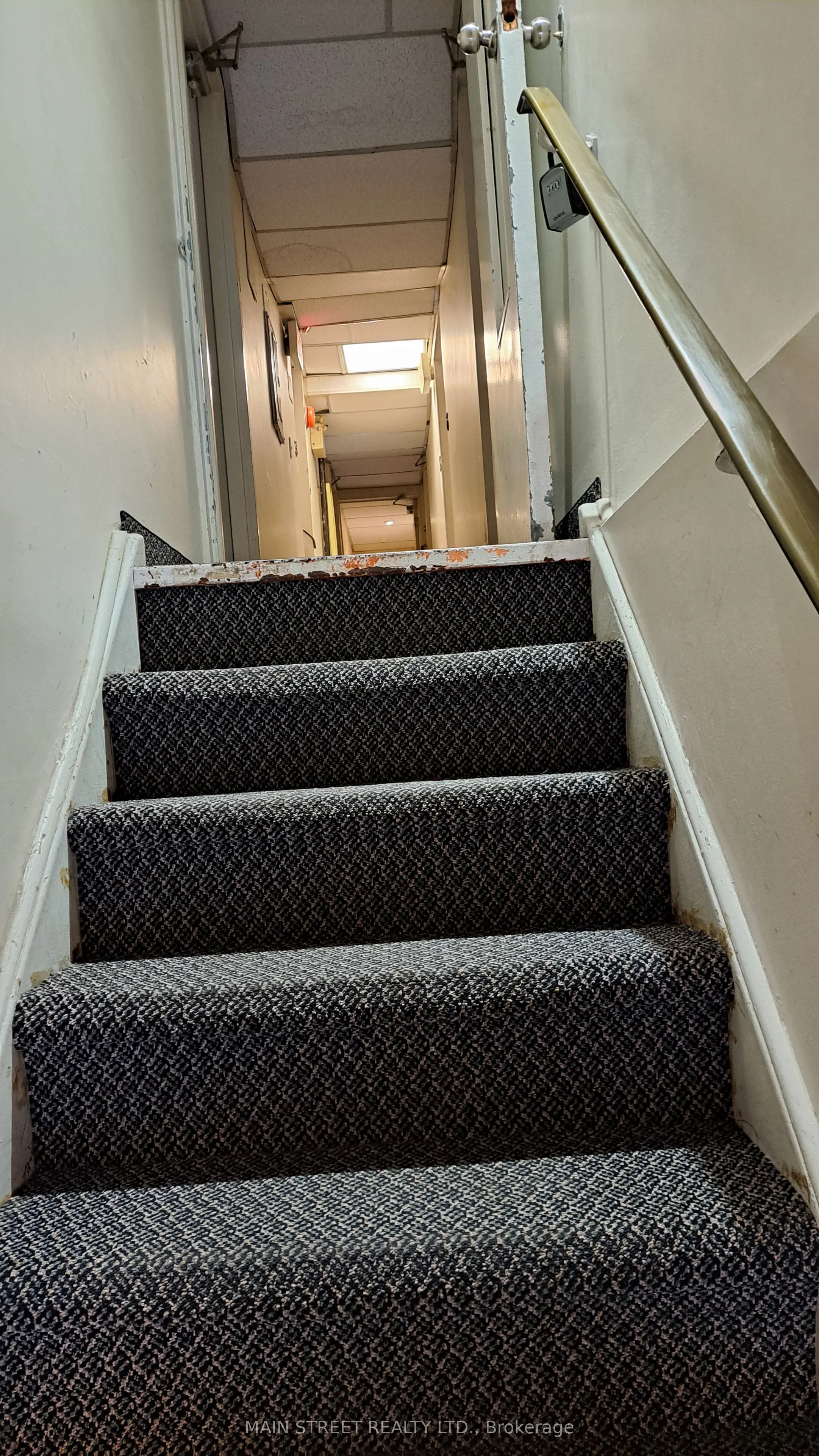 2588A Yonge Street, #6