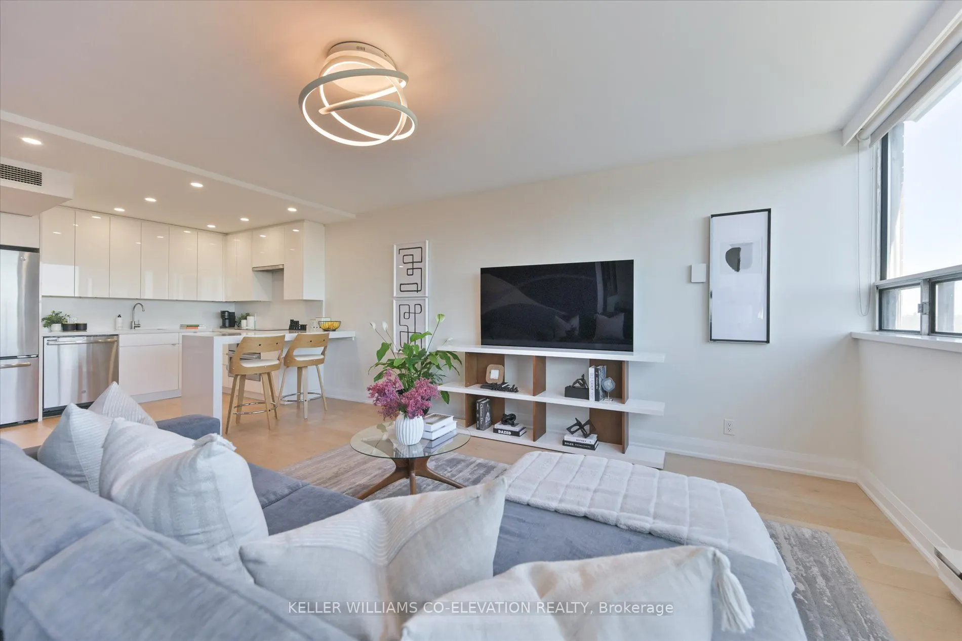 914 Yonge Street, #1612