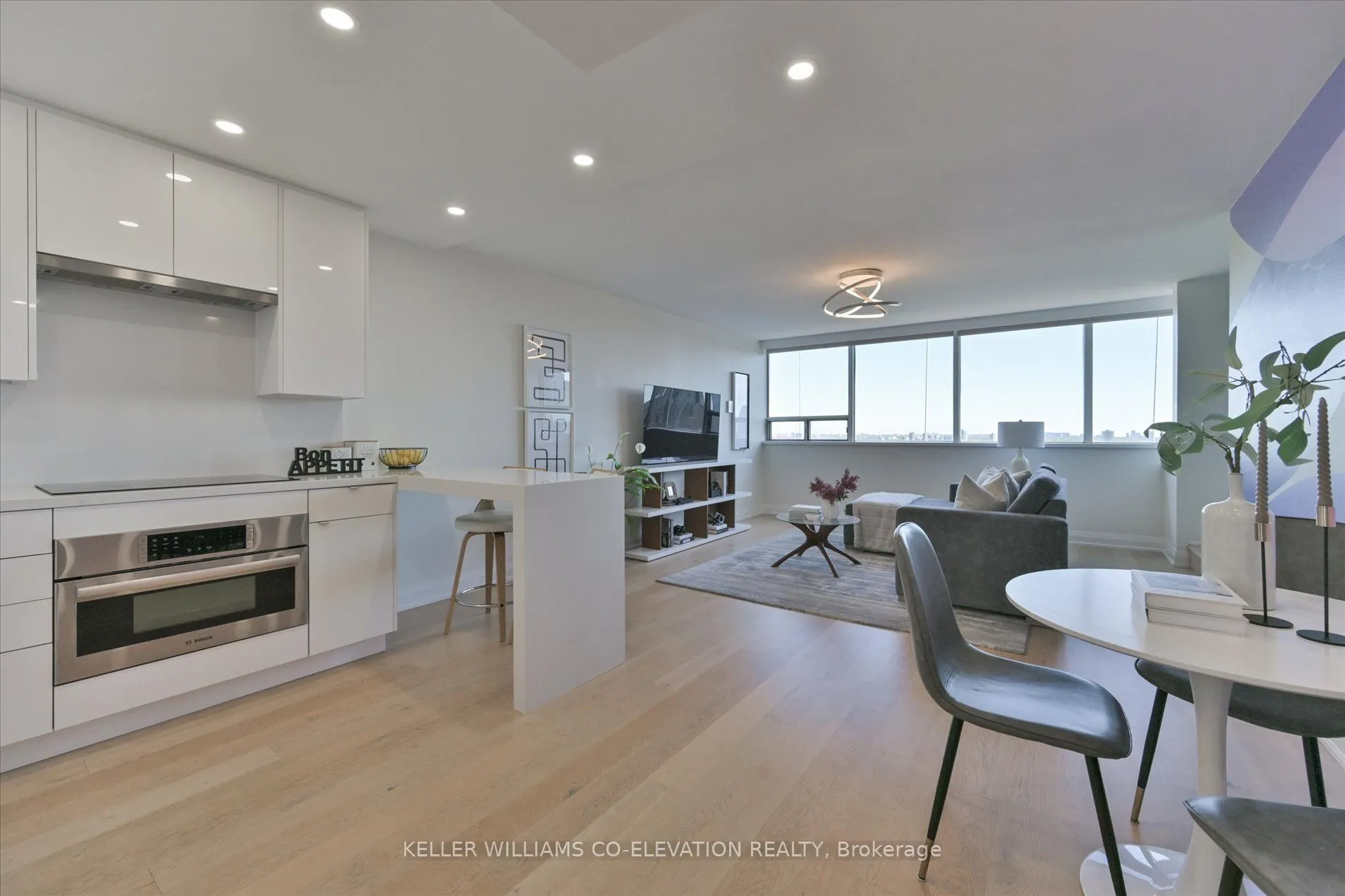 914 Yonge Street, #1612