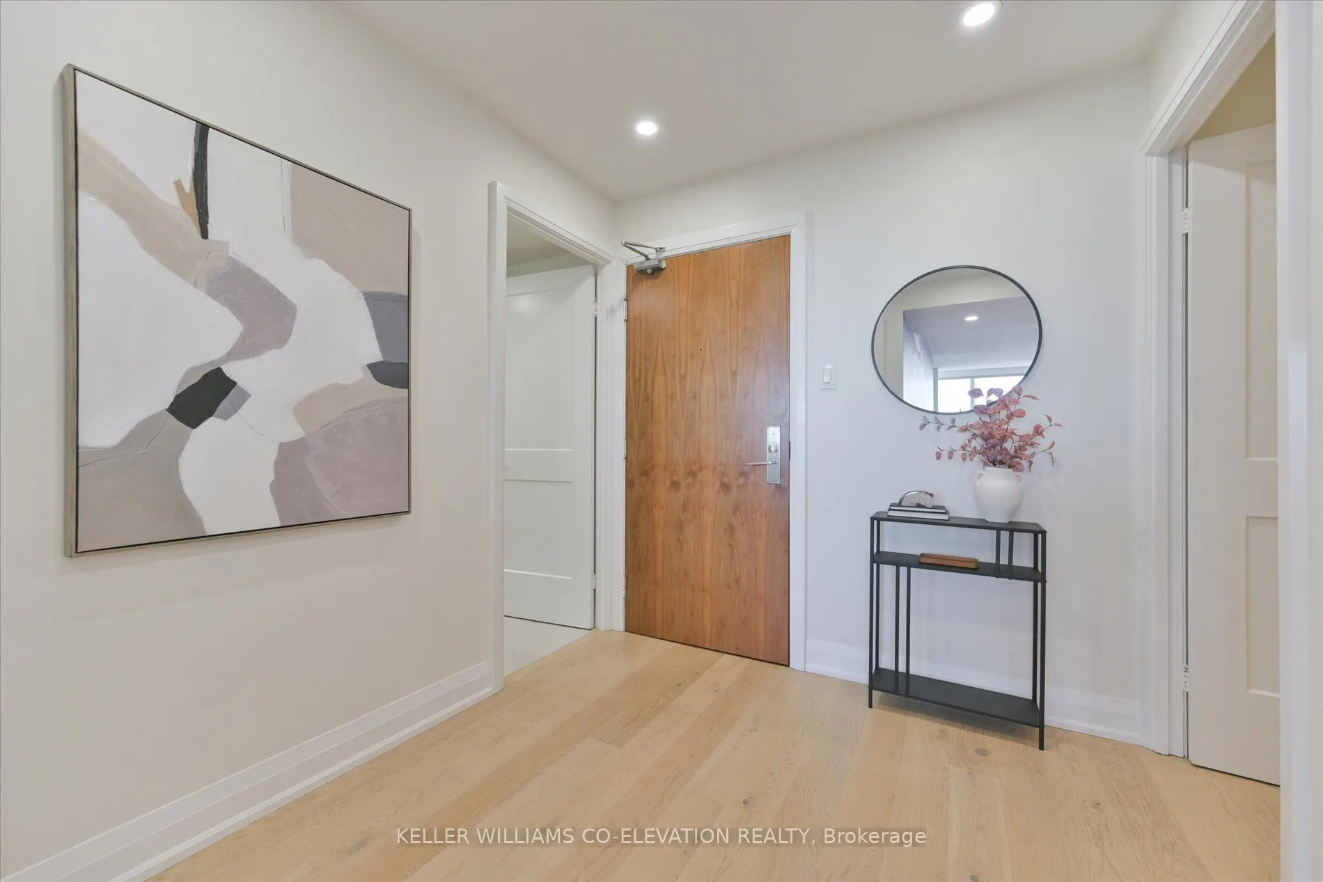 914 Yonge Street, #1612