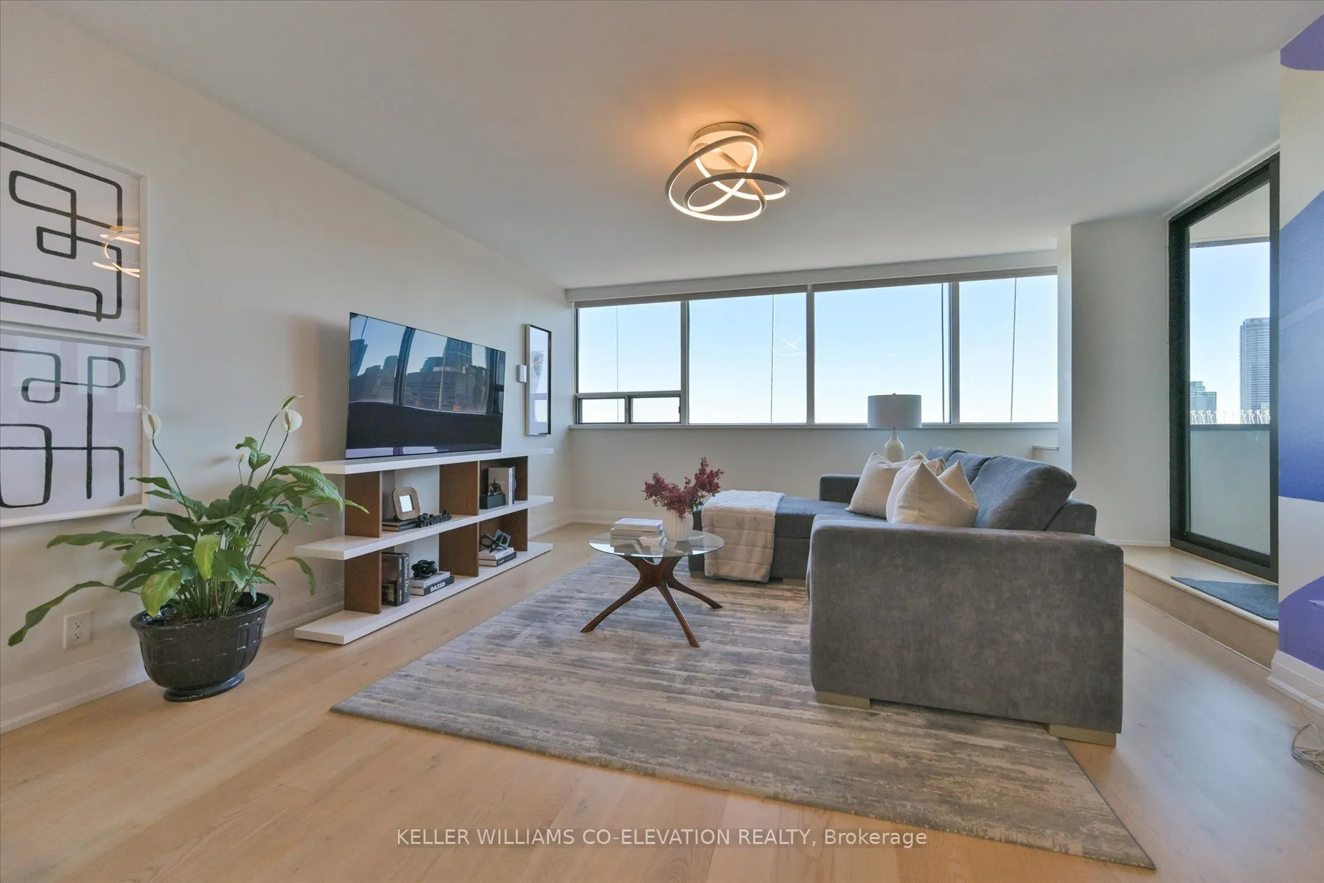 914 Yonge Street, #1612