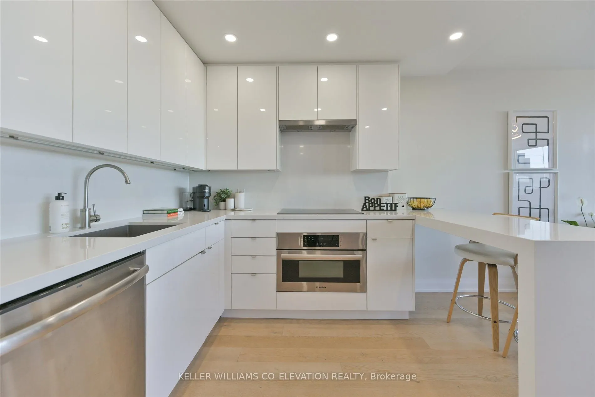 914 Yonge Street, #1612