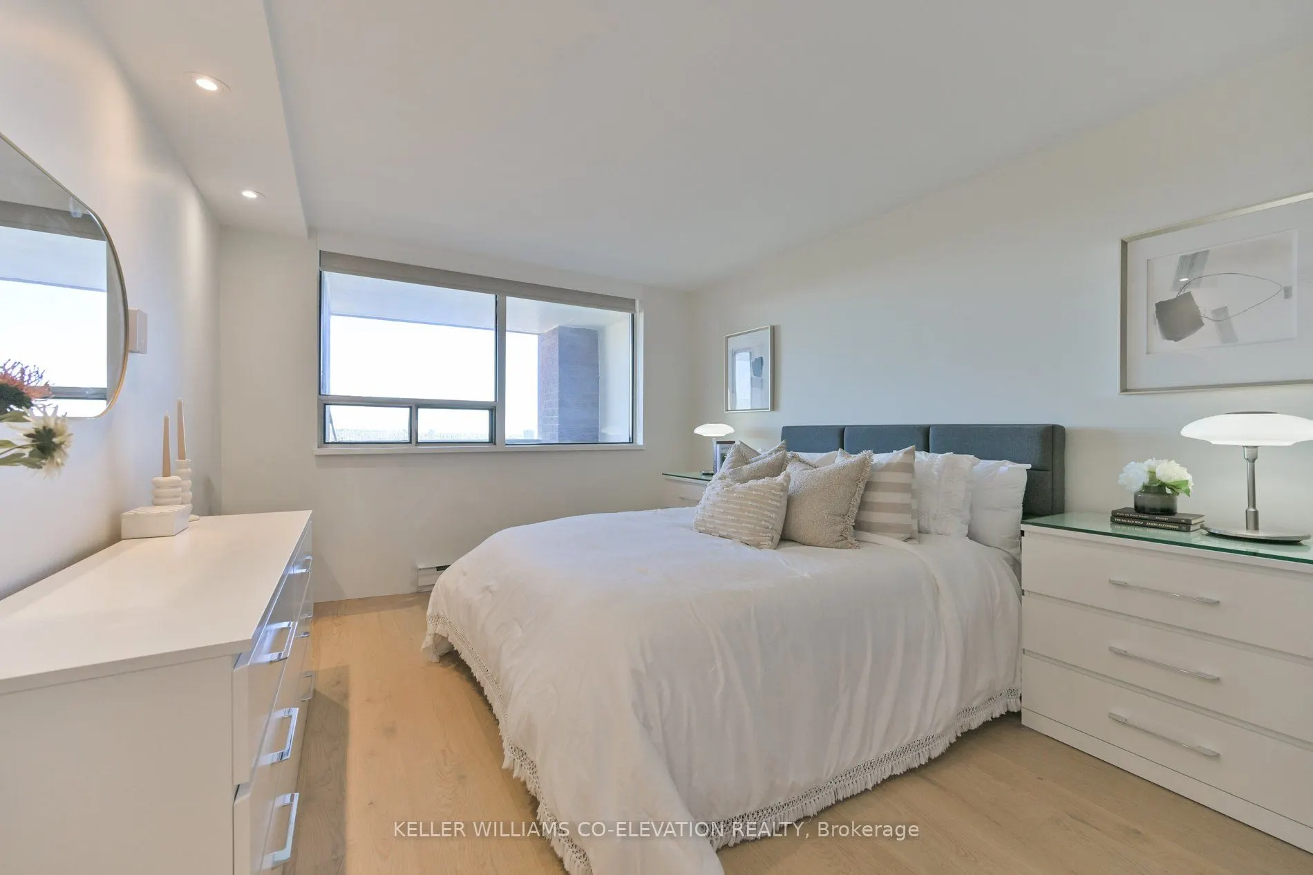 914 Yonge Street, #1612