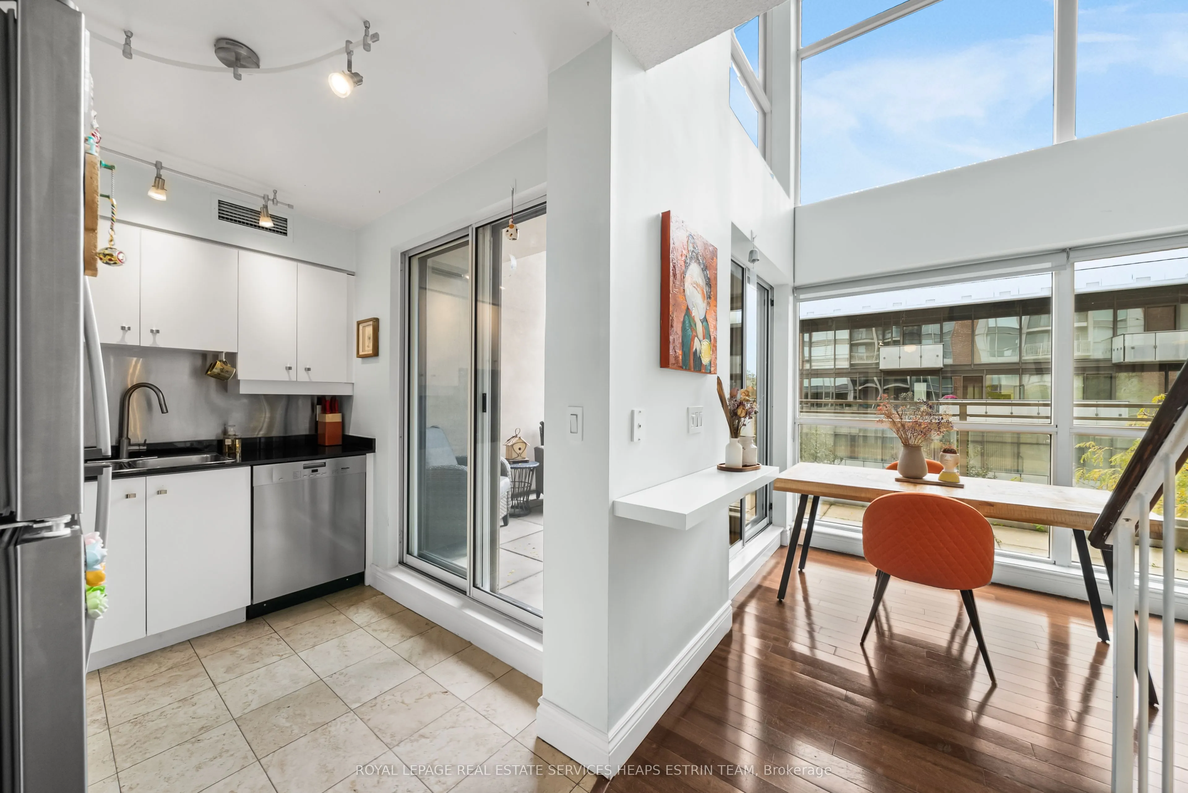 18 Merton Street, #302