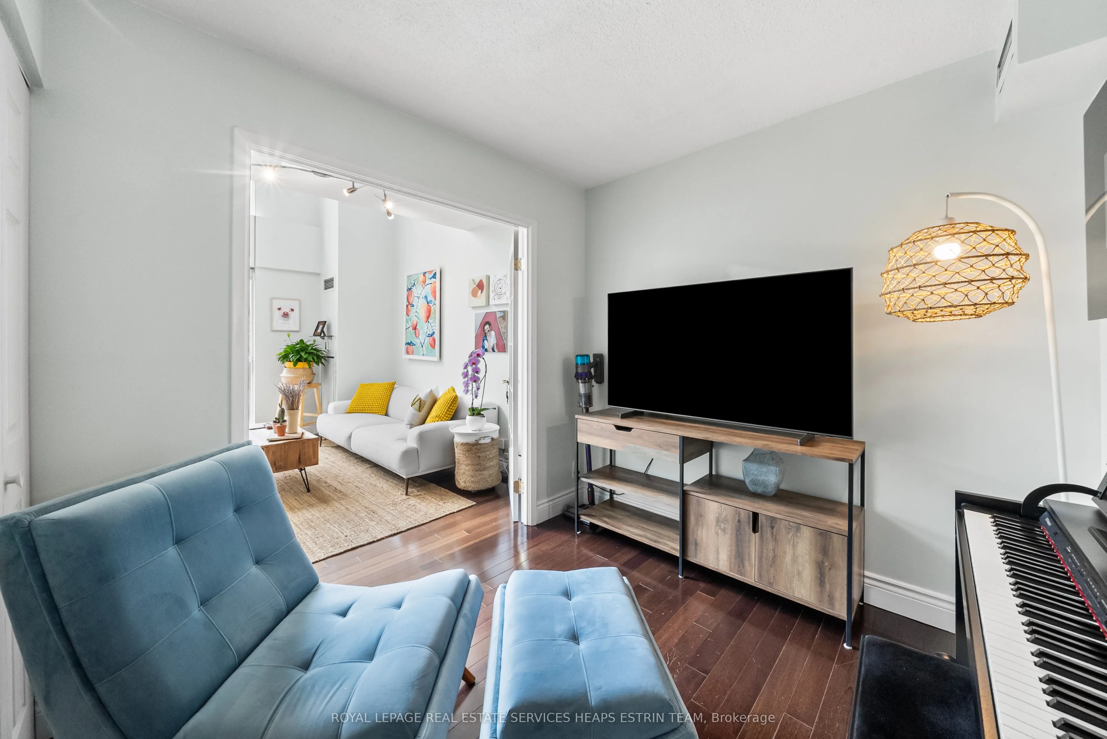 18 Merton Street, #302