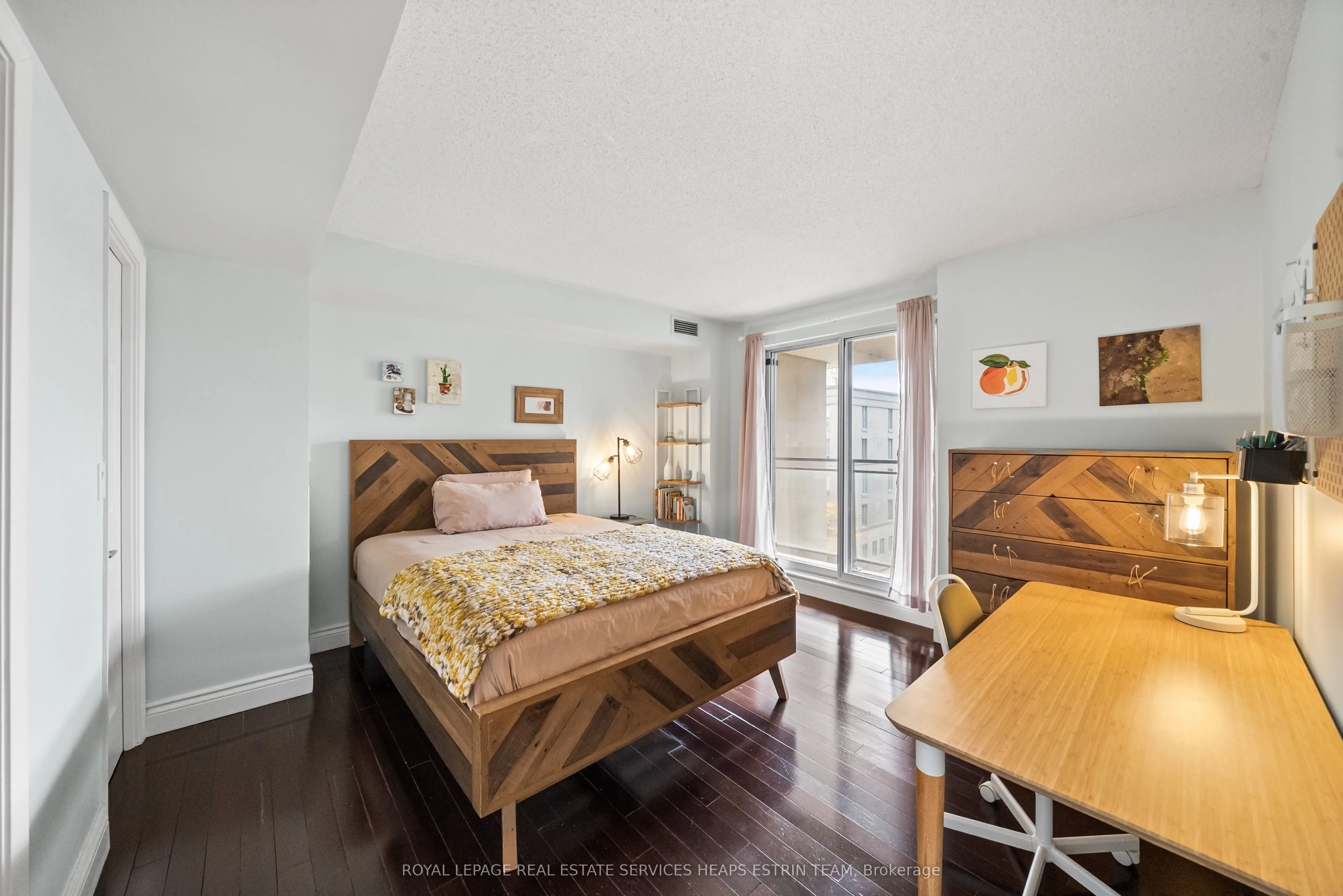 18 Merton Street, #302