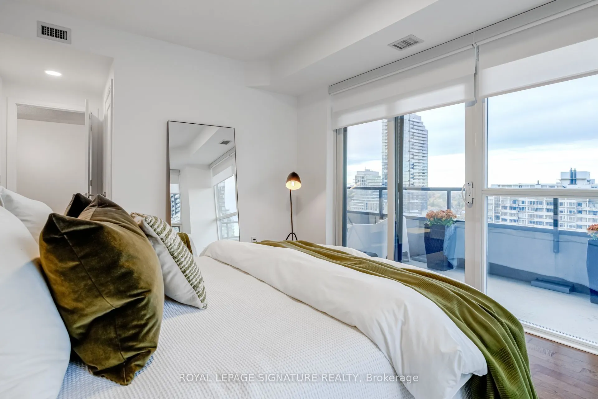 25 Broadway Avenue, #1303