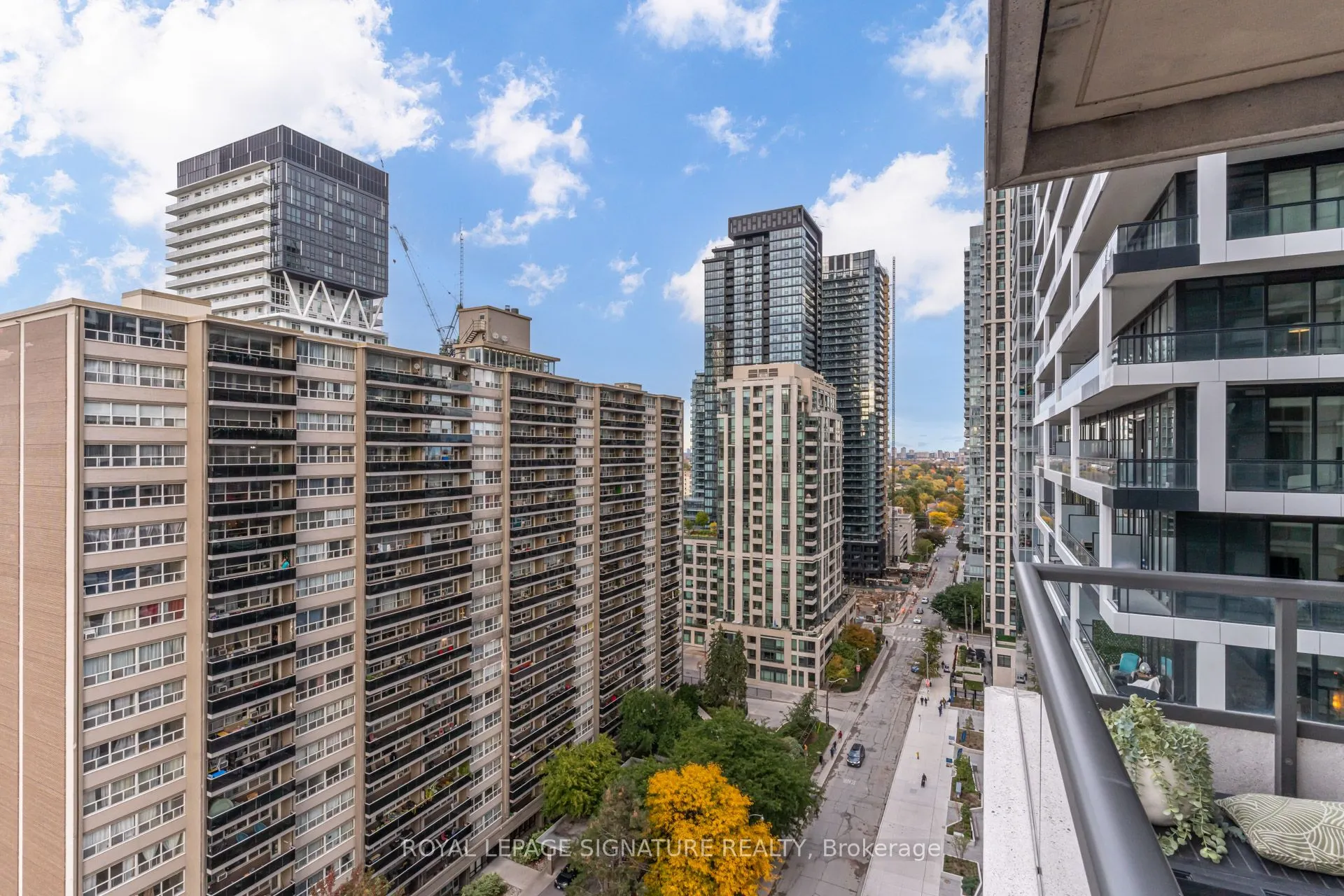 25 Broadway Avenue, #1303