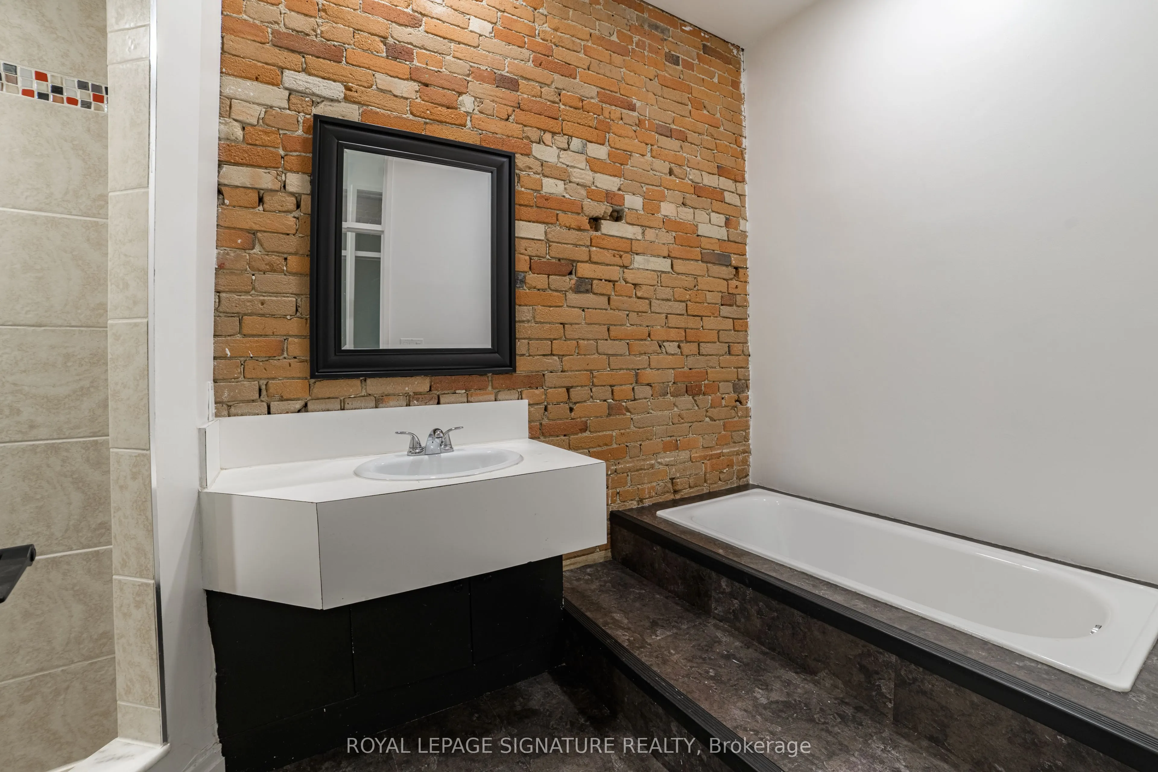 103 Gloucester Street, #Main