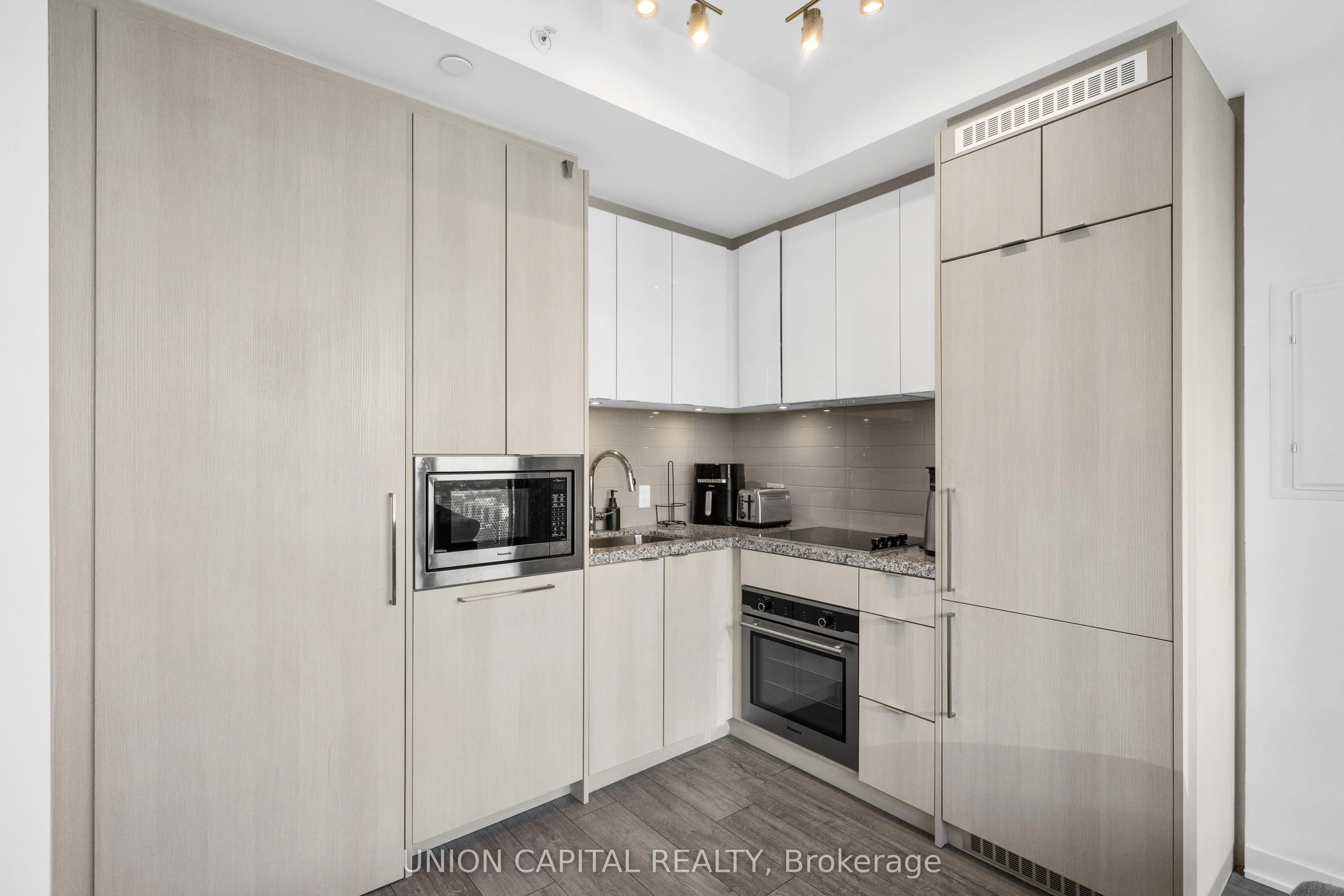 115 Blue Jays Way, #4209