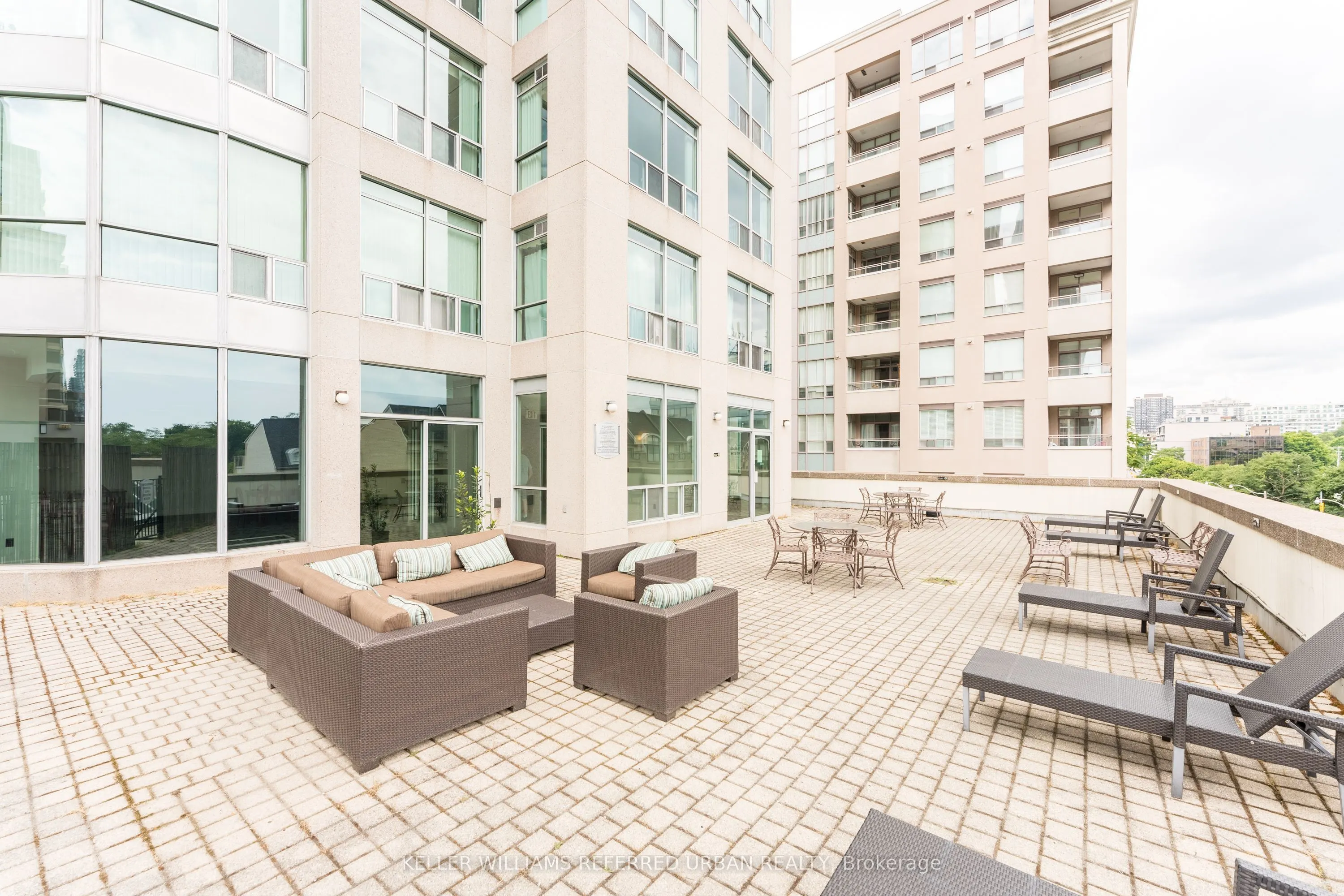 942 Yonge Street, #607