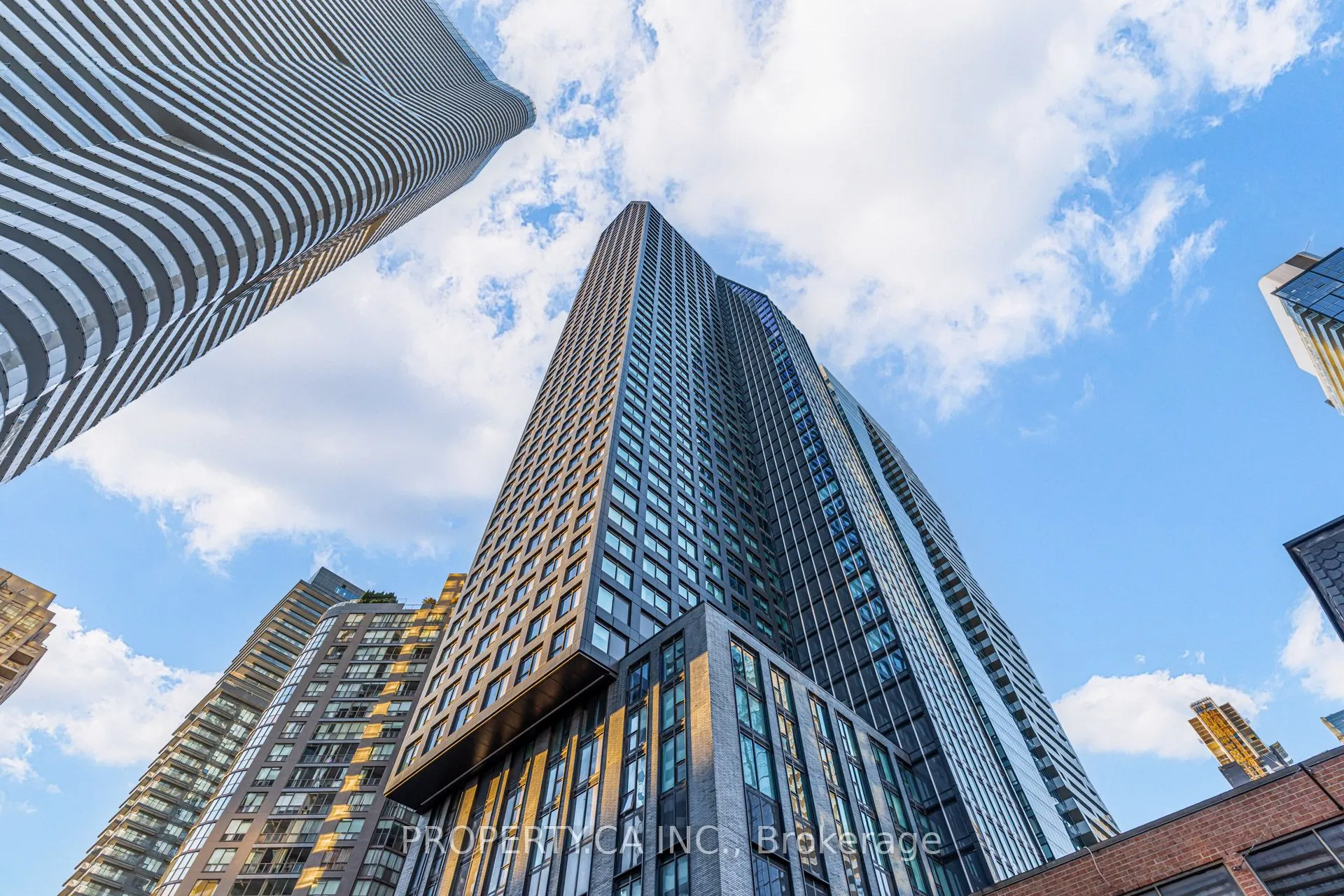 8 Wellesley Street W, #2116