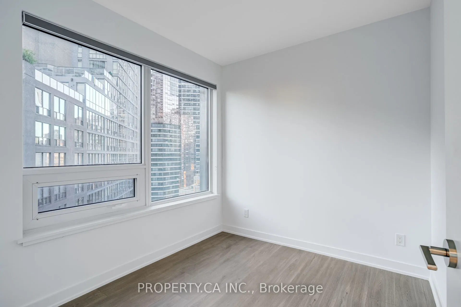 8 Wellesley Street W, #2116