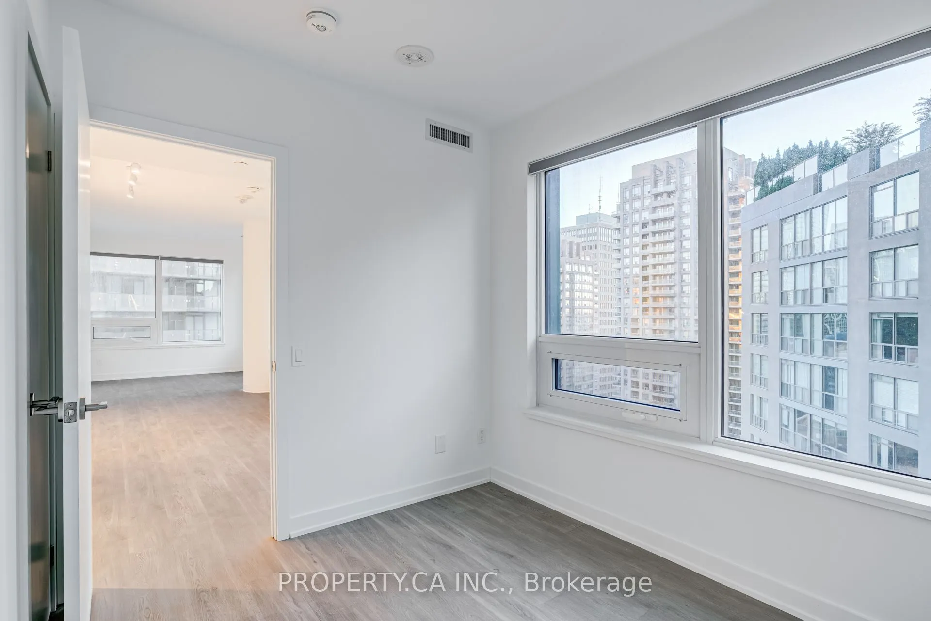 8 Wellesley Street W, #2116