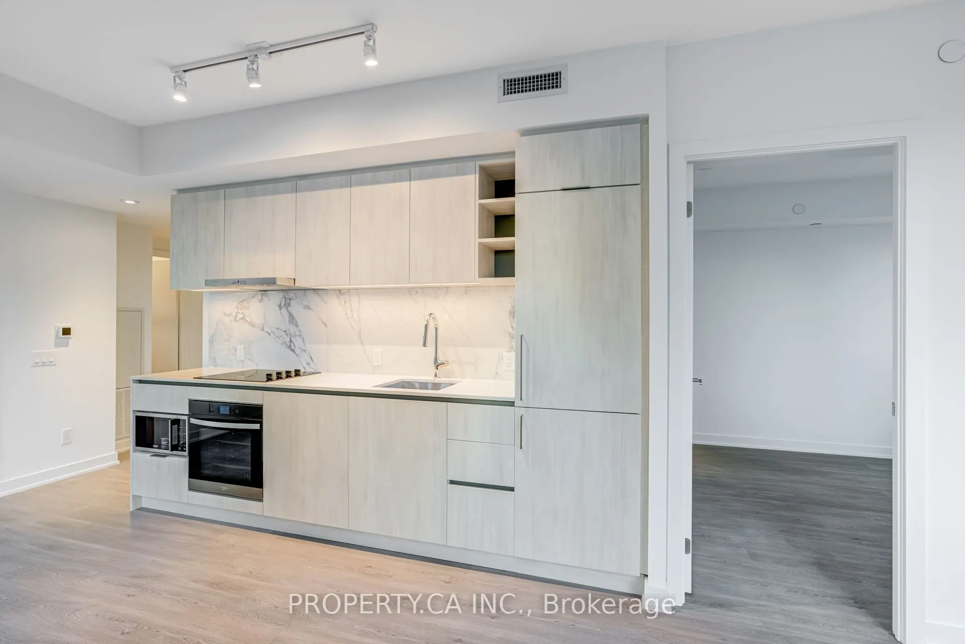 8 Wellesley Street W, #2116