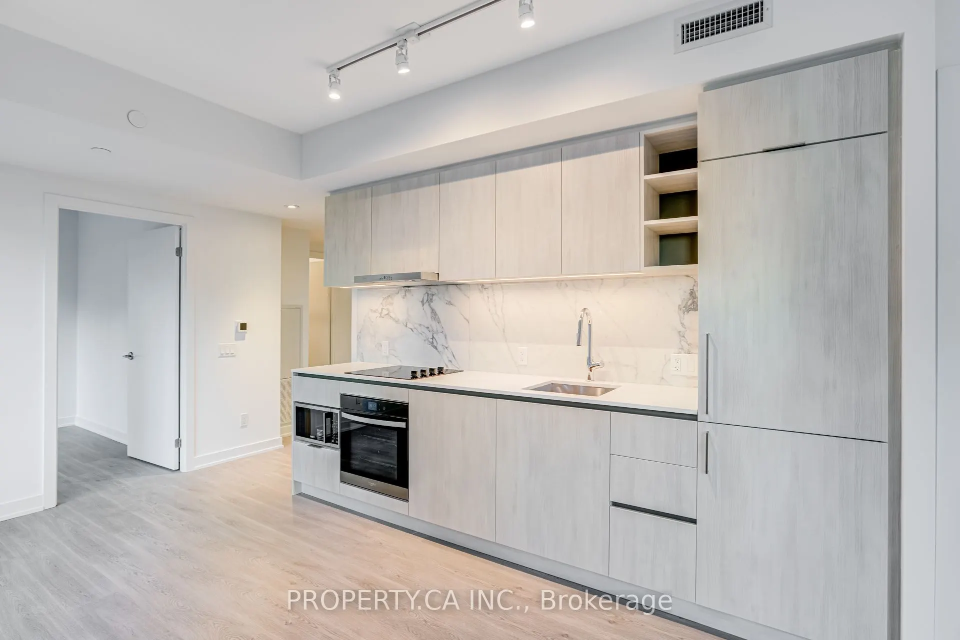 8 Wellesley Street W, #2116