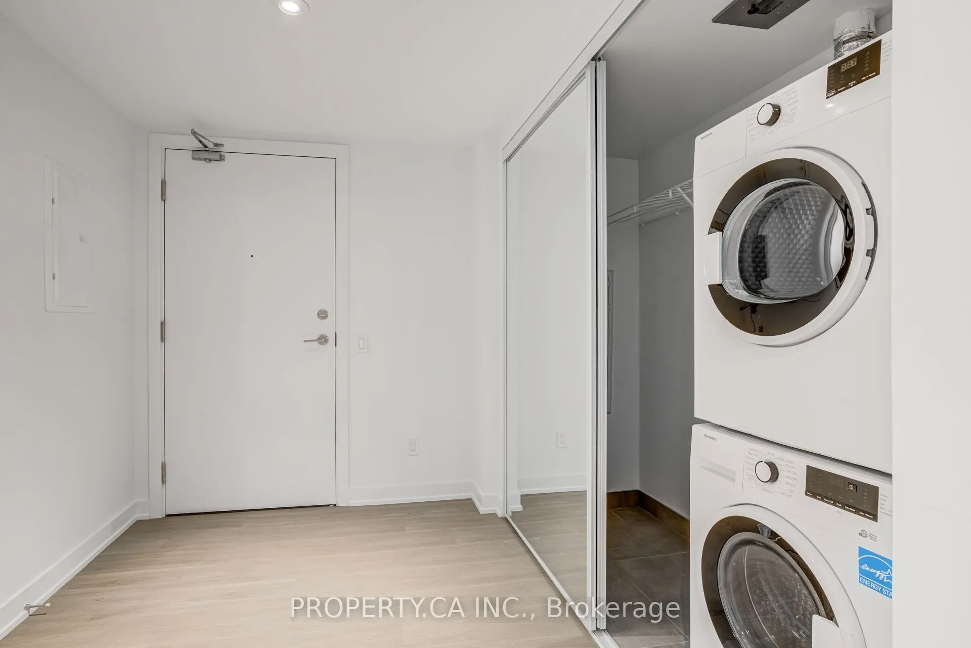 8 Wellesley Street W, #2116