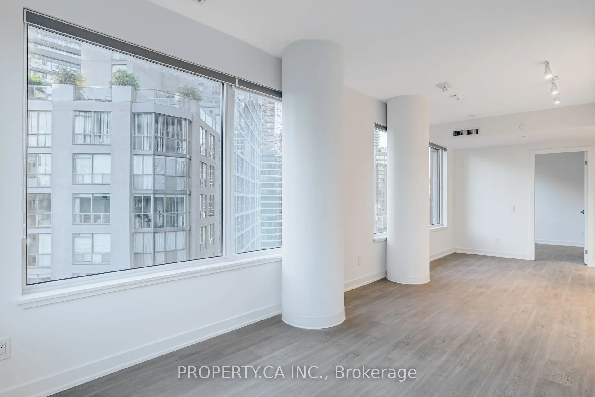 8 Wellesley Street W, #2116