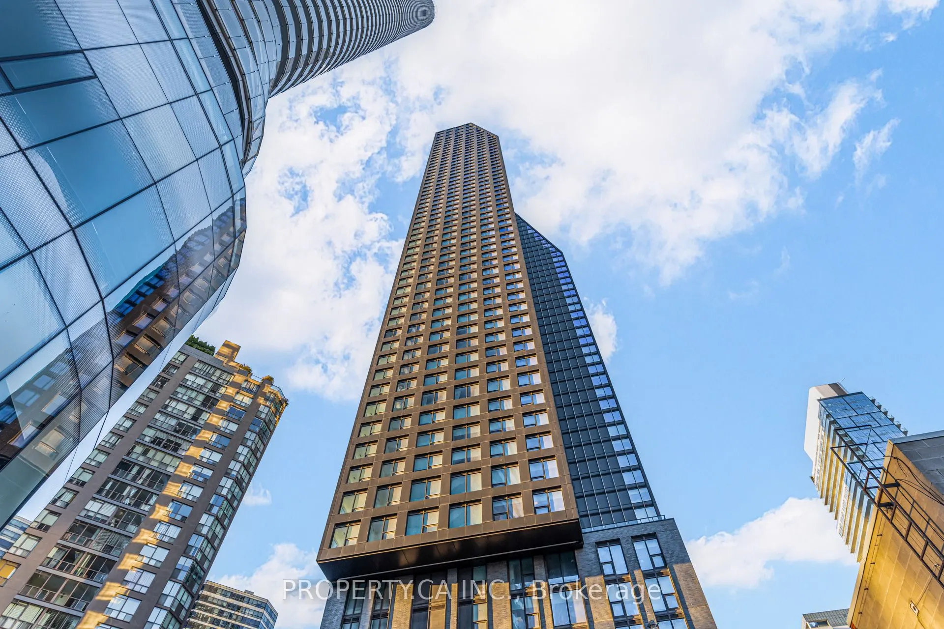 8 Wellesley Street W, #2116