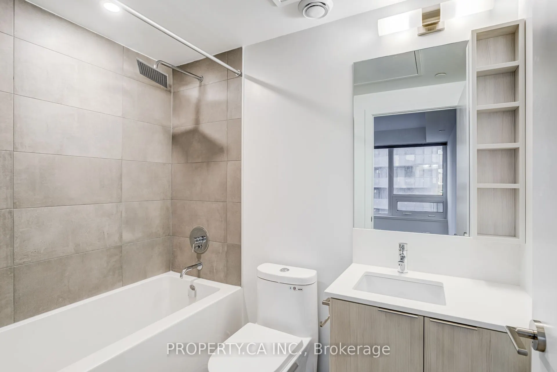 8 Wellesley Street W, #2116