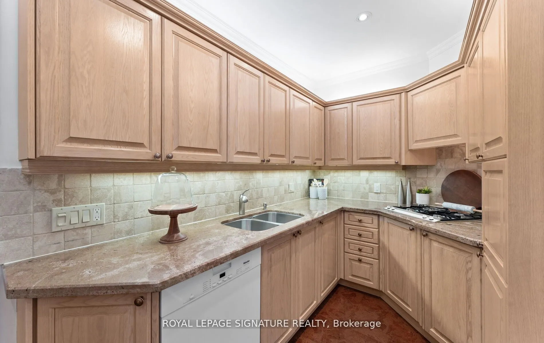 45 Hillsdale Avenue W