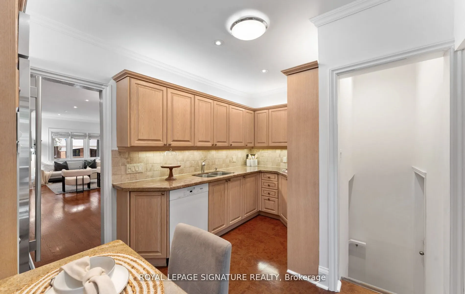 45 Hillsdale Avenue W