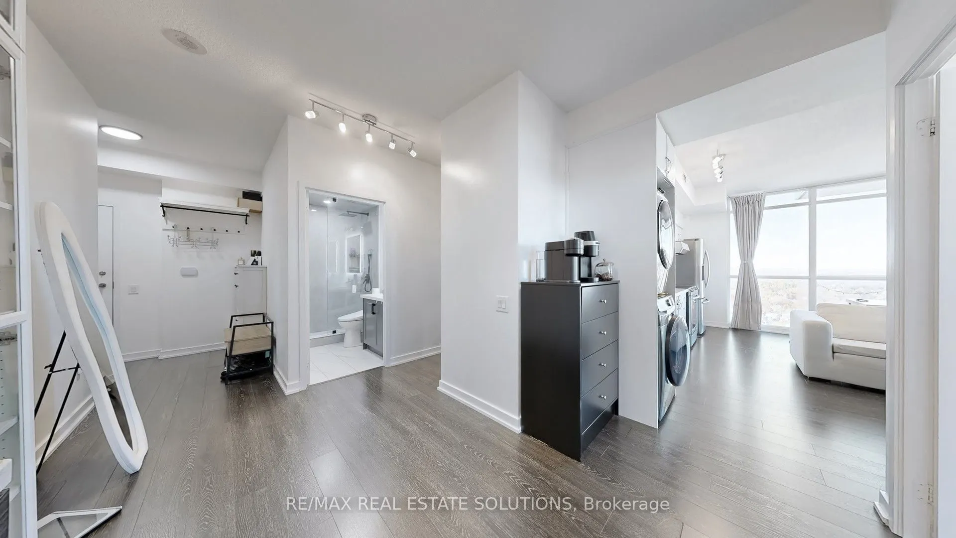 33 Singer Court, #3102