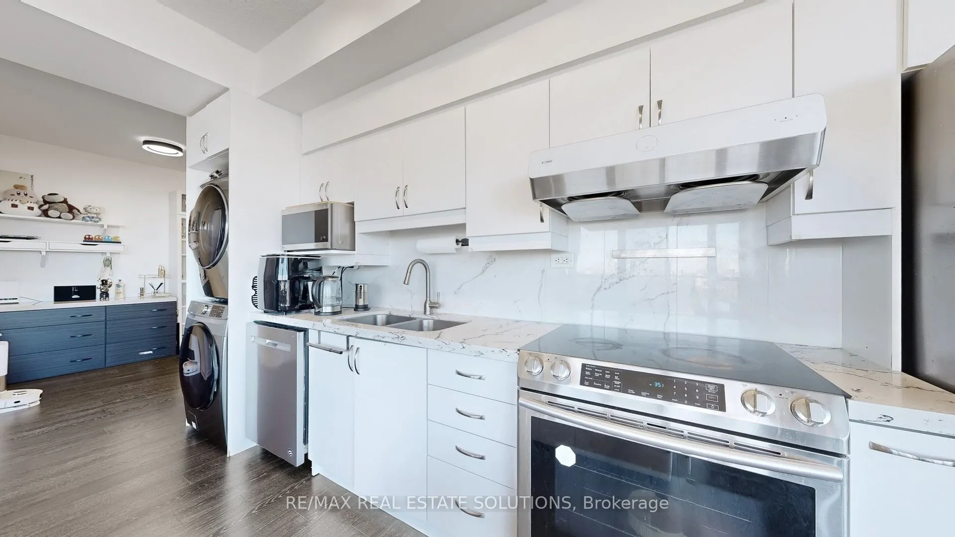 33 Singer Court, #3102