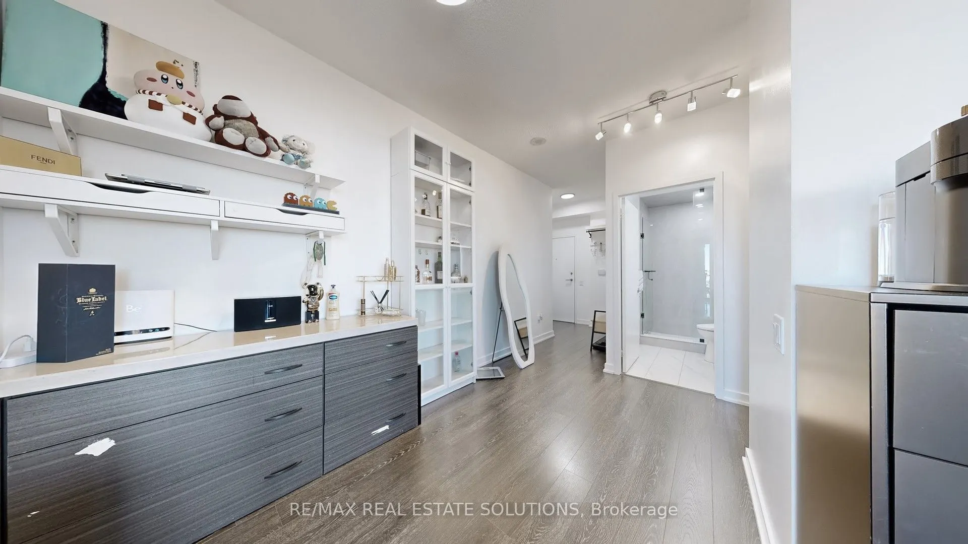 33 Singer Court, #3102