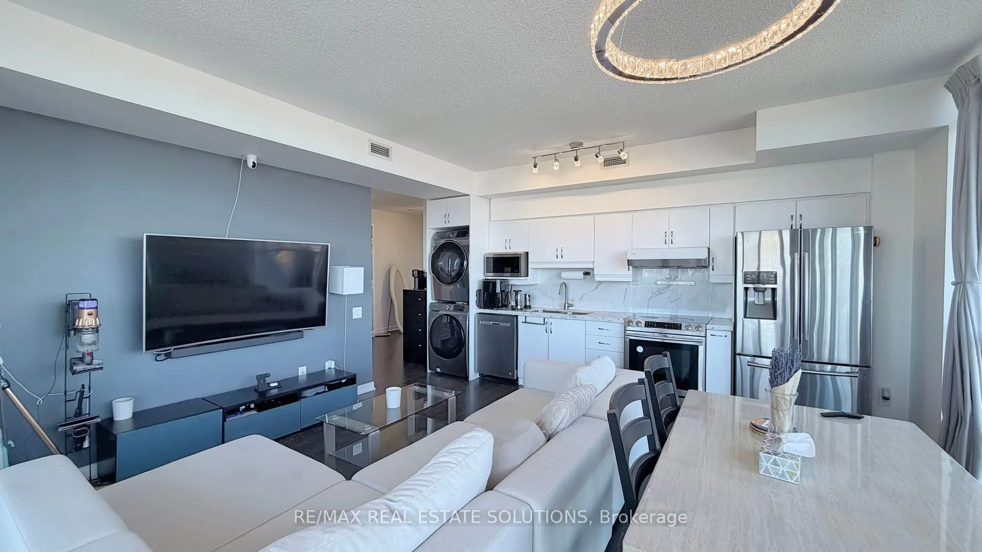 33 Singer Court, #3102