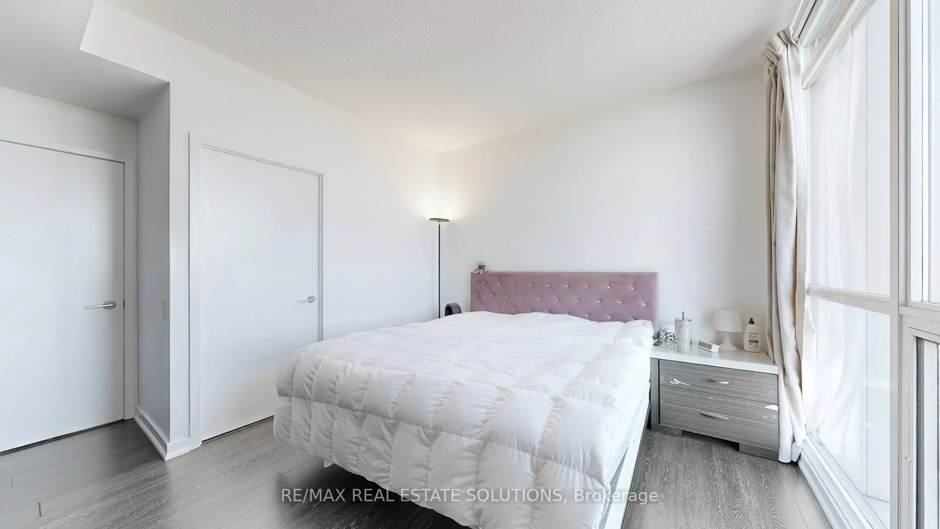 33 Singer Court, #3102